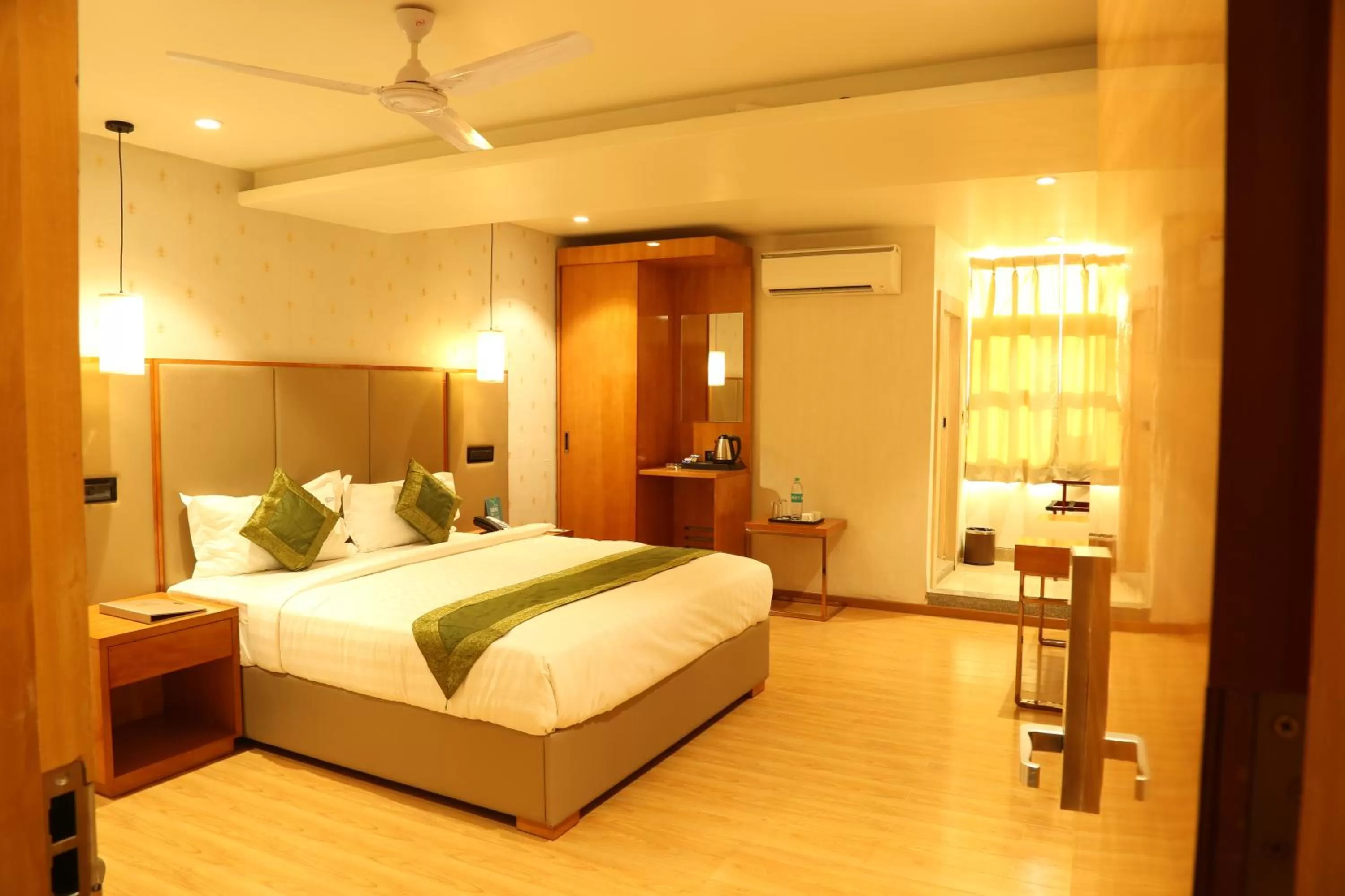 King Room - single occupancy in Hotel Reva Regency