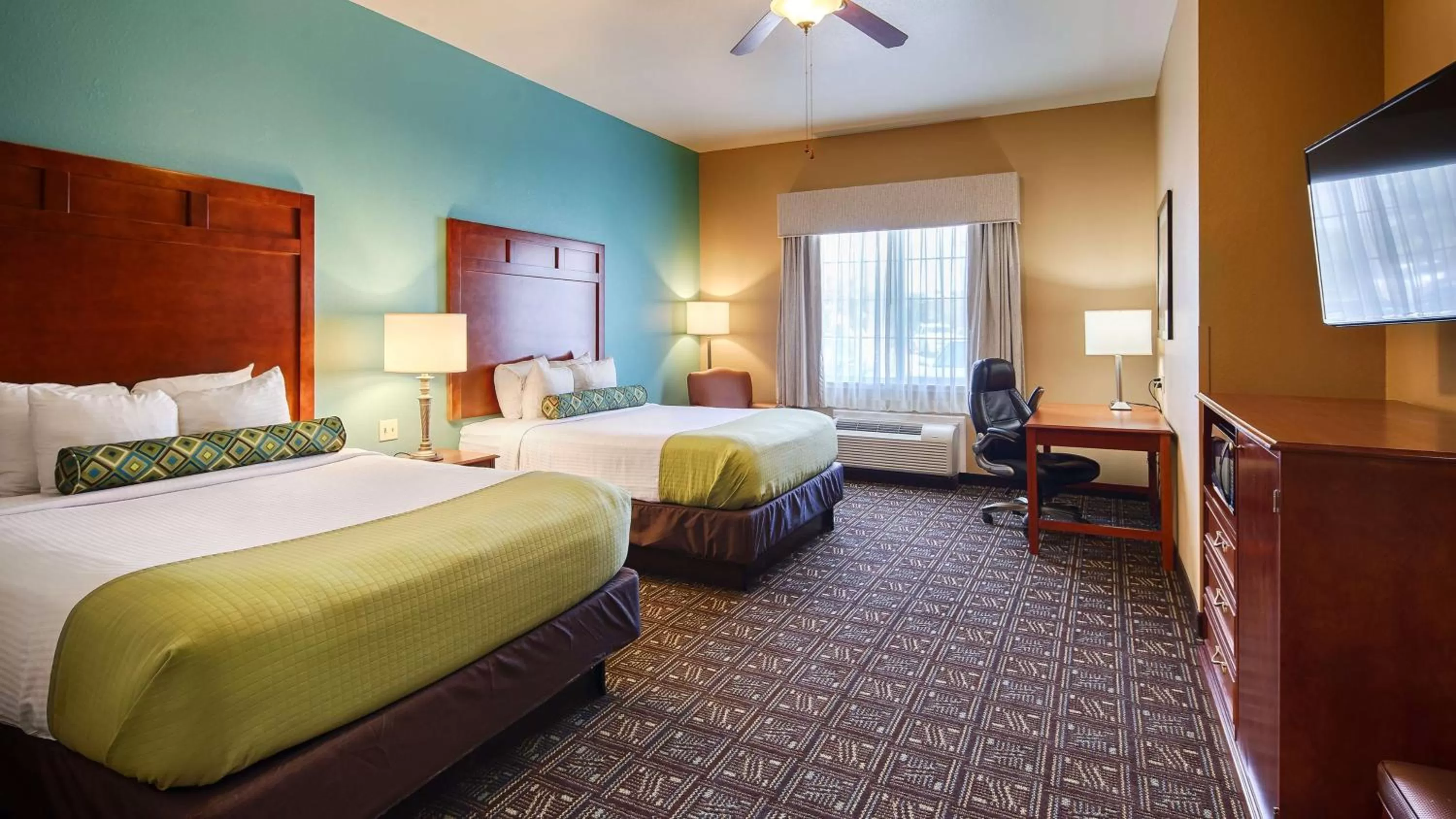 Queen Room with Two Queen Beds - Disability Access in Best Western Plus Monahans Inn and Suites