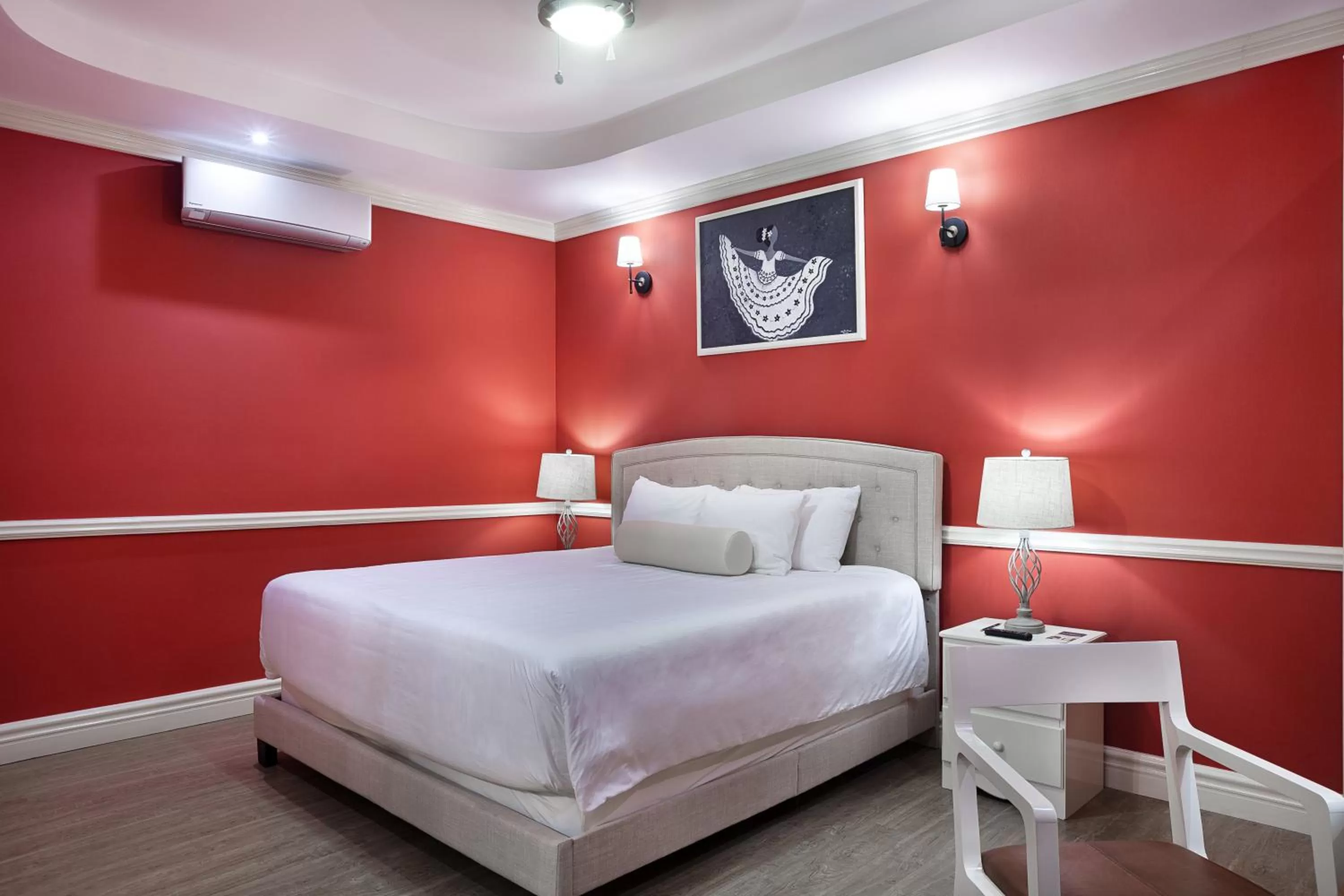 Isabel - Historic Queen in Hotel la Perla Leon