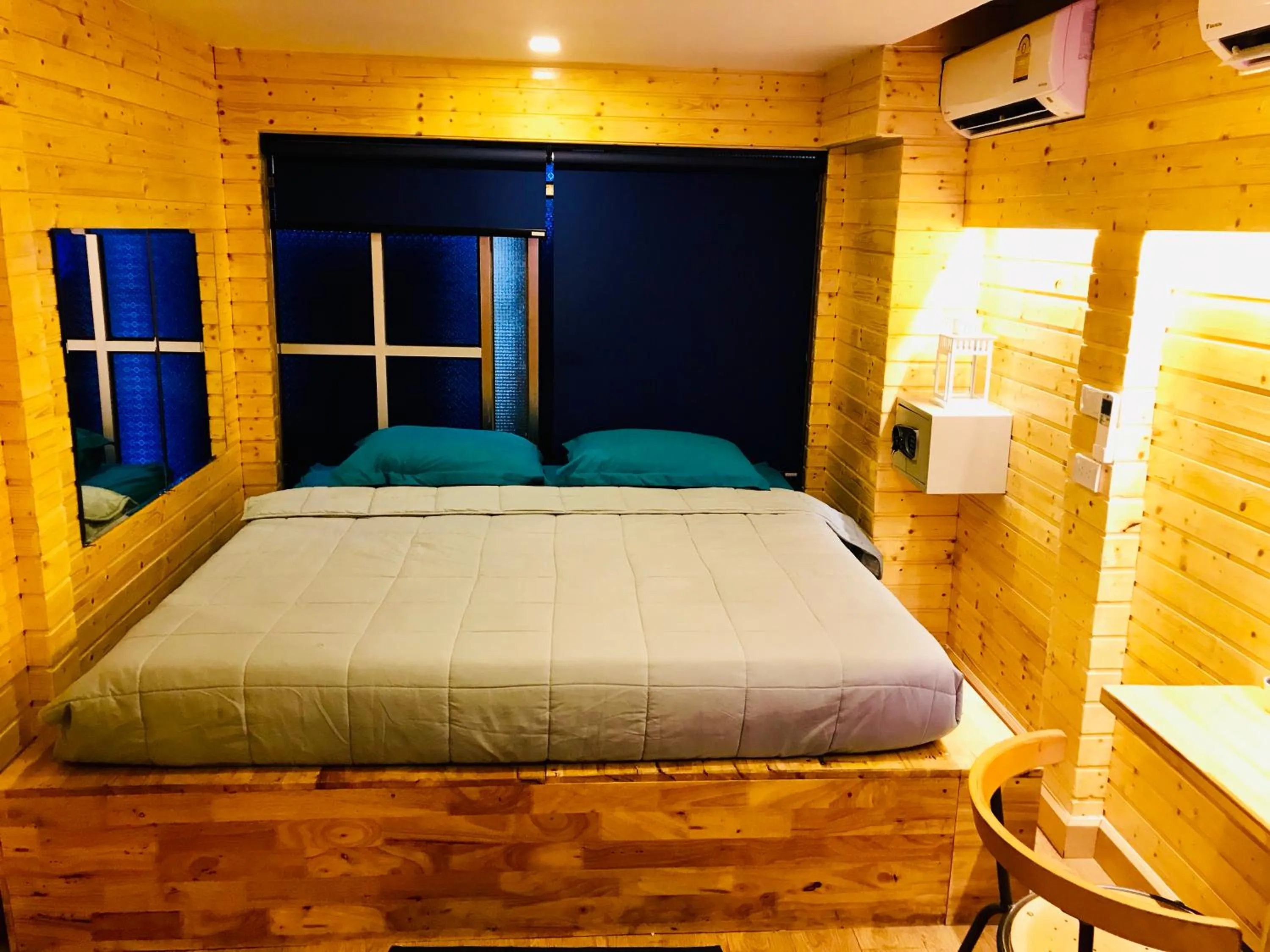 Double Room with Shared Bathroom in Blu Cabin Ari Stylish Gay Poshtel