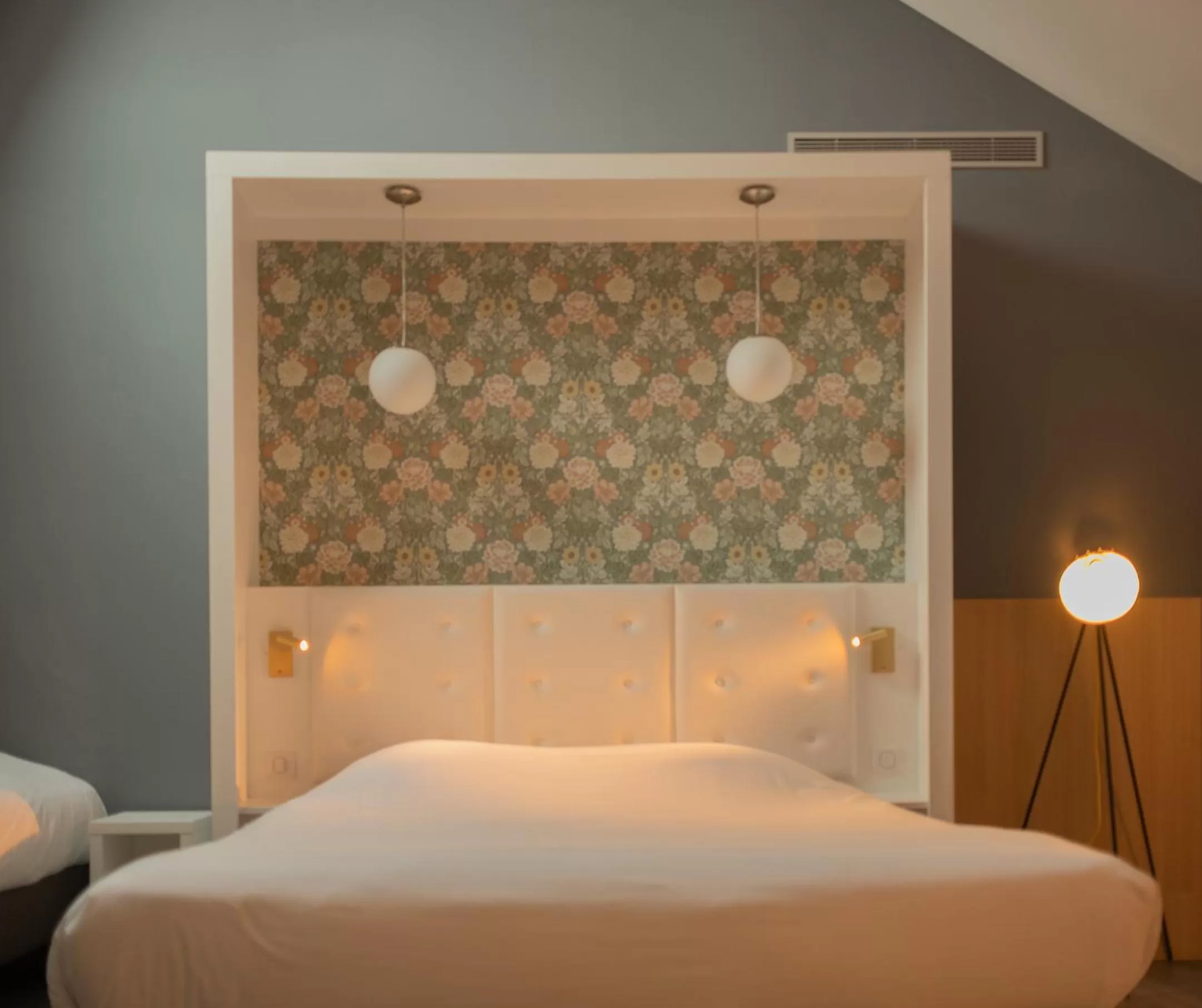 Superior Apartment double or twin bed with Bath in CALM Appart' & Hostel