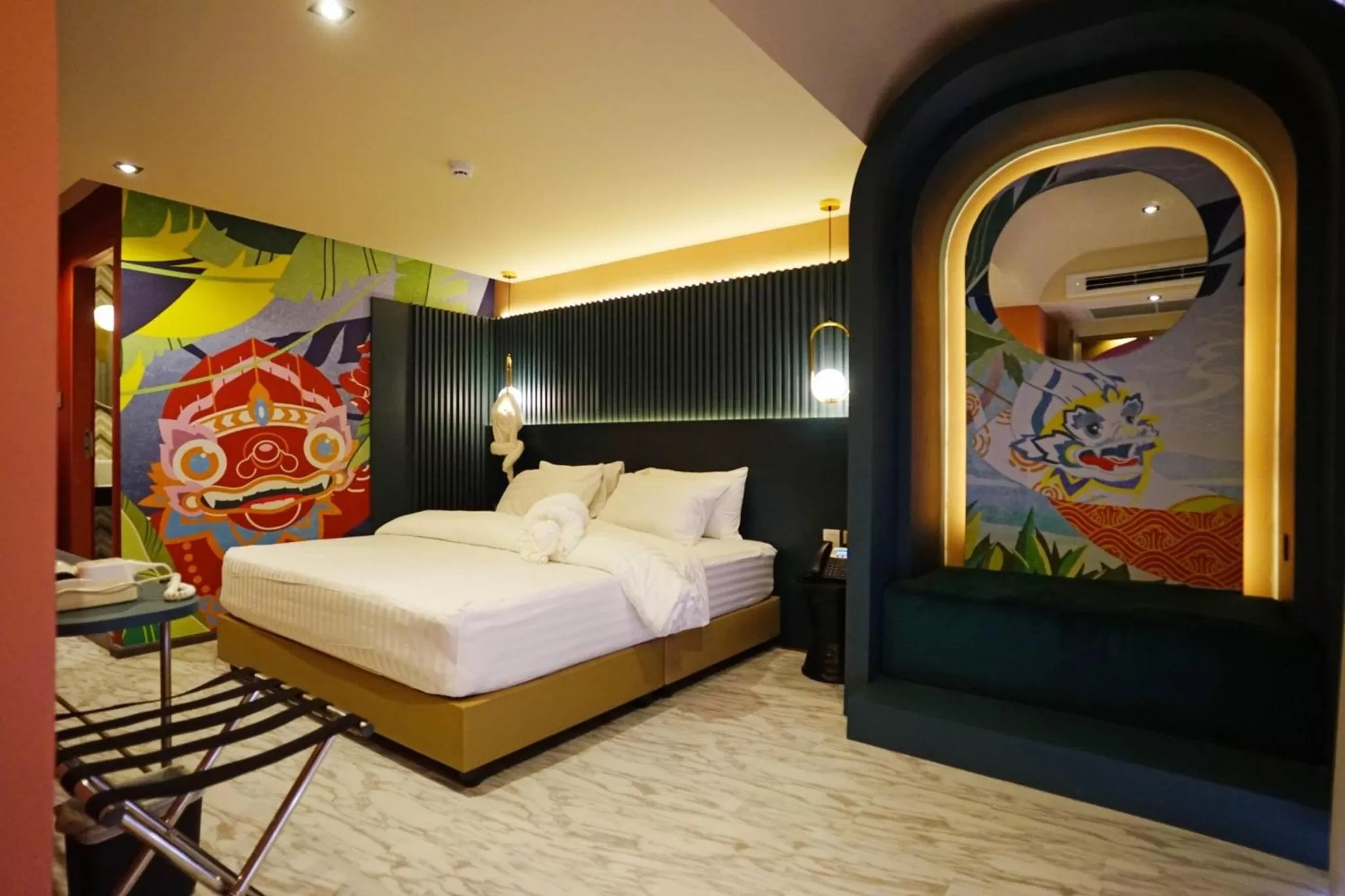Deluxe King Room in 4 Monkeys Hotel