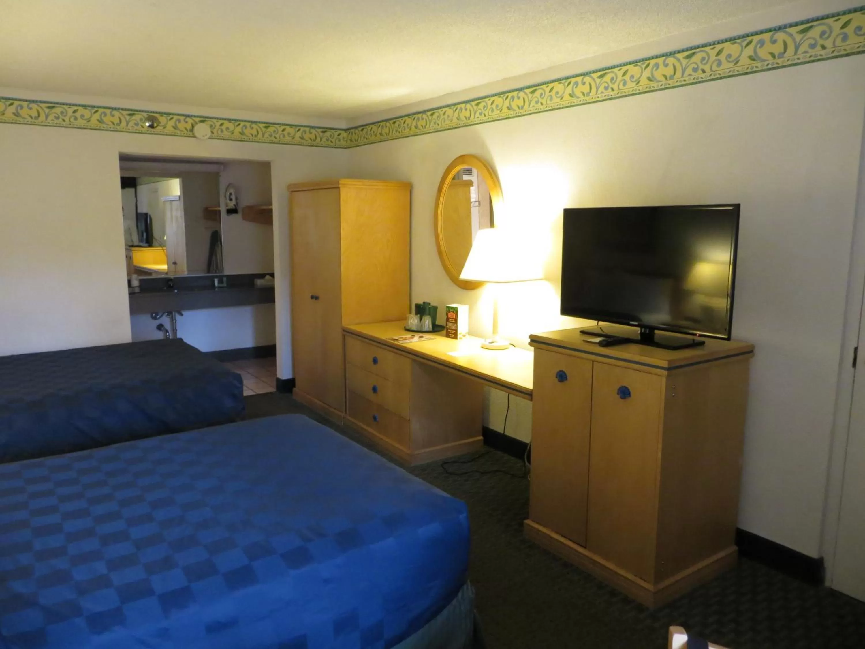 Standard Room with Two Double Beds in Maingate Lakeside Resort