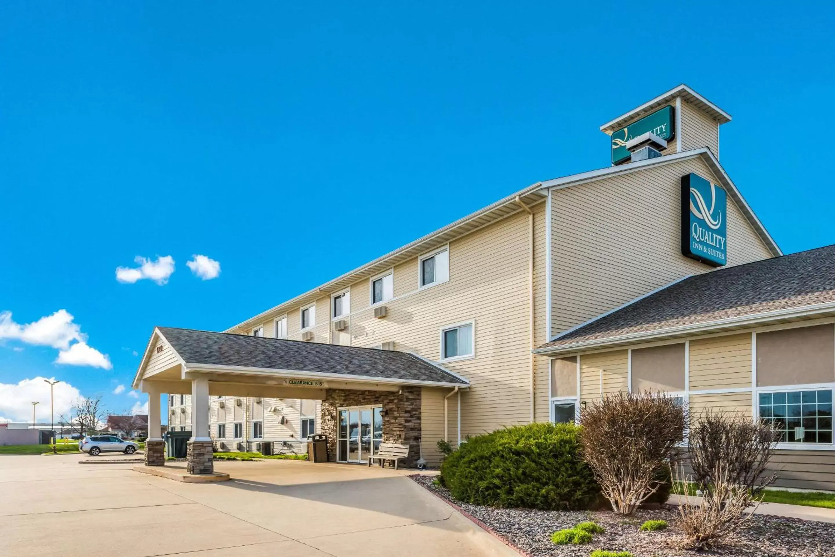 Quality Inn & Suites Eldridge Davenport North Quality Inn & Suites Eldridge Davenport North