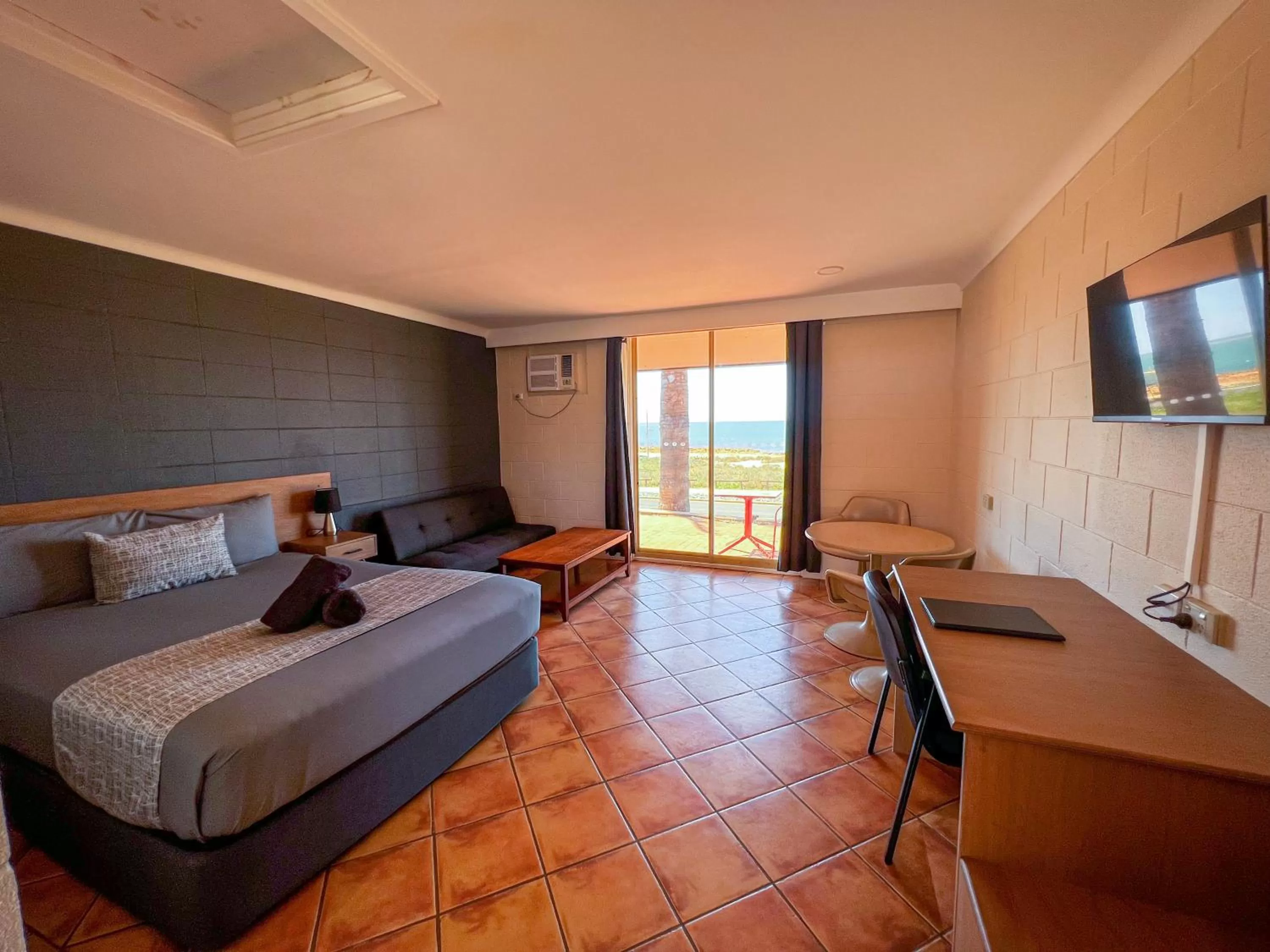Deluxe Double Room with Sea View in Hospitality Port Hedland