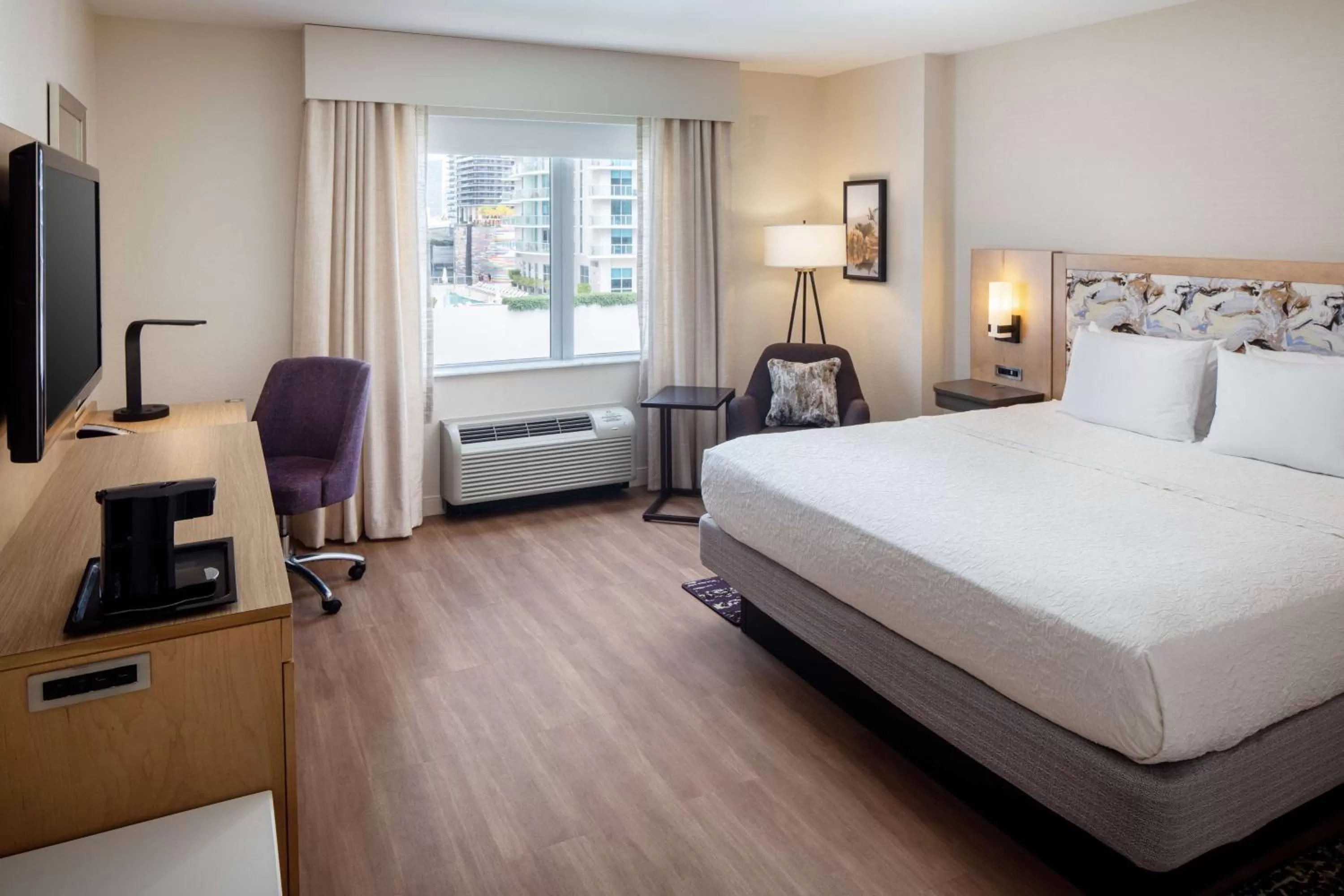 King Room with King Bed - Non-Smoking in Hampton Inn & Suites by Hilton Miami Downtown/Brickell