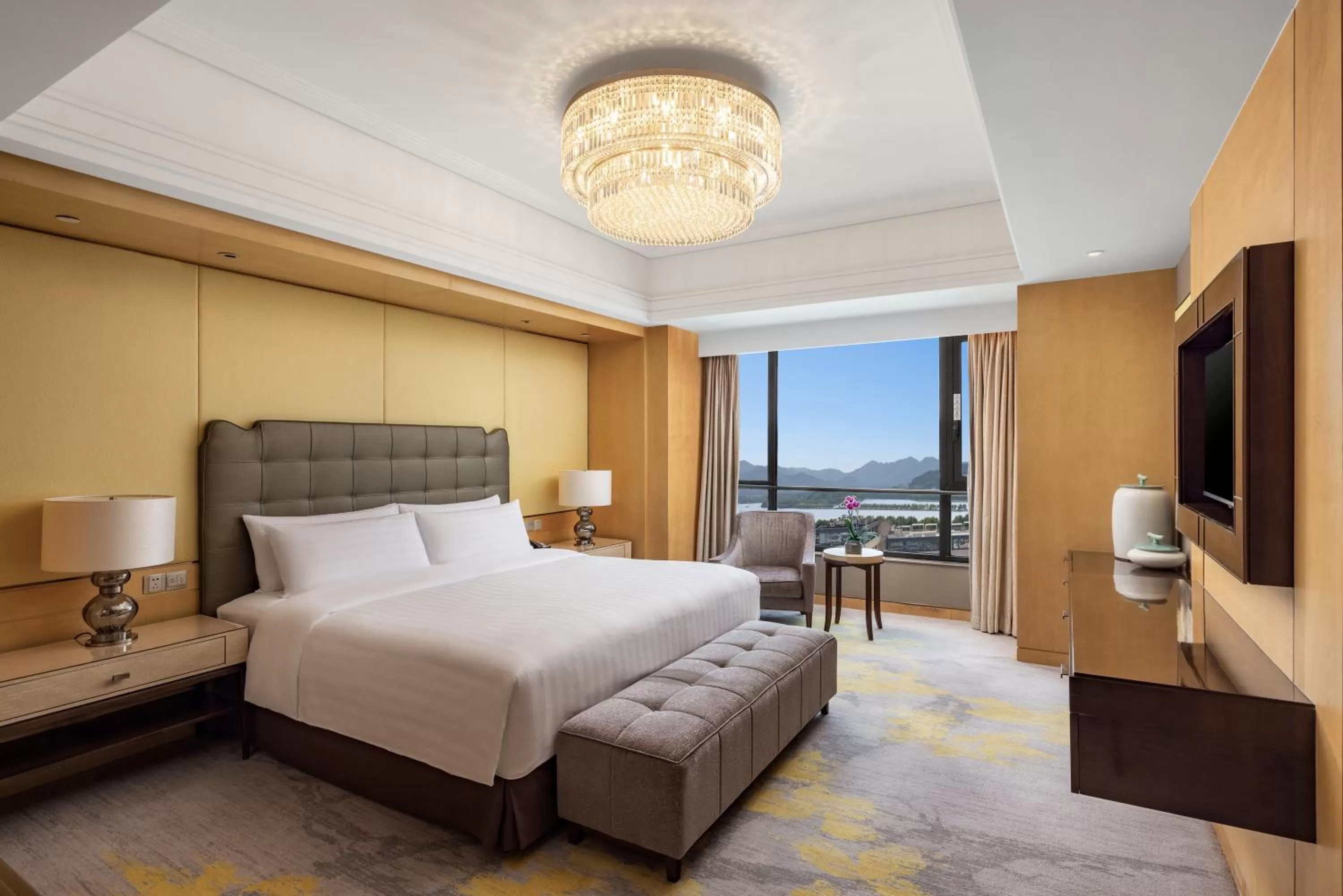 Executive Lakeview Suite in Midtown Shangri-La, Hangzhou