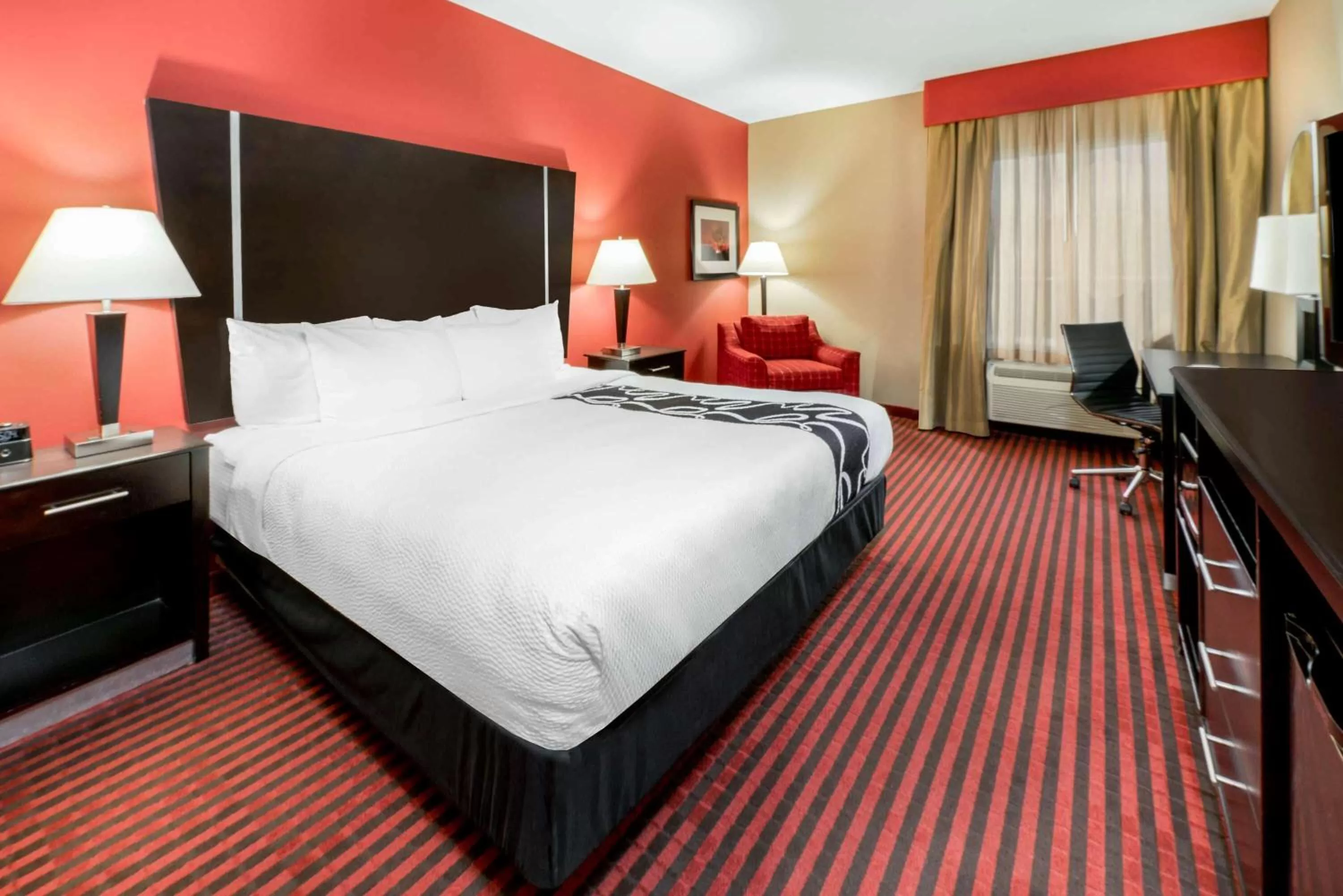 Deluxe King Room in La Quinta by Wyndham Boutte