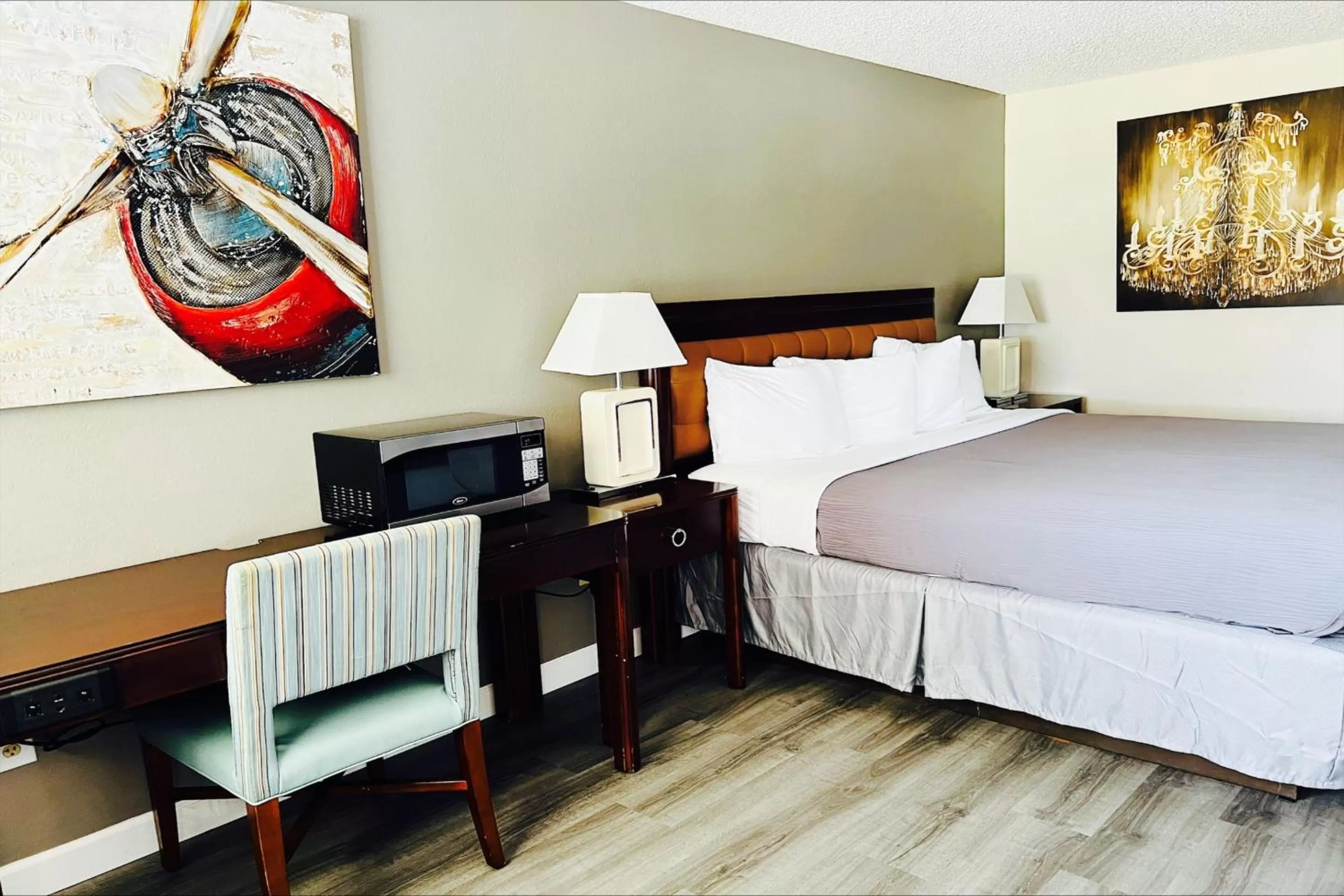 King Bed Non-Smoking with Jetted Tub in Western Motel, Thomasville