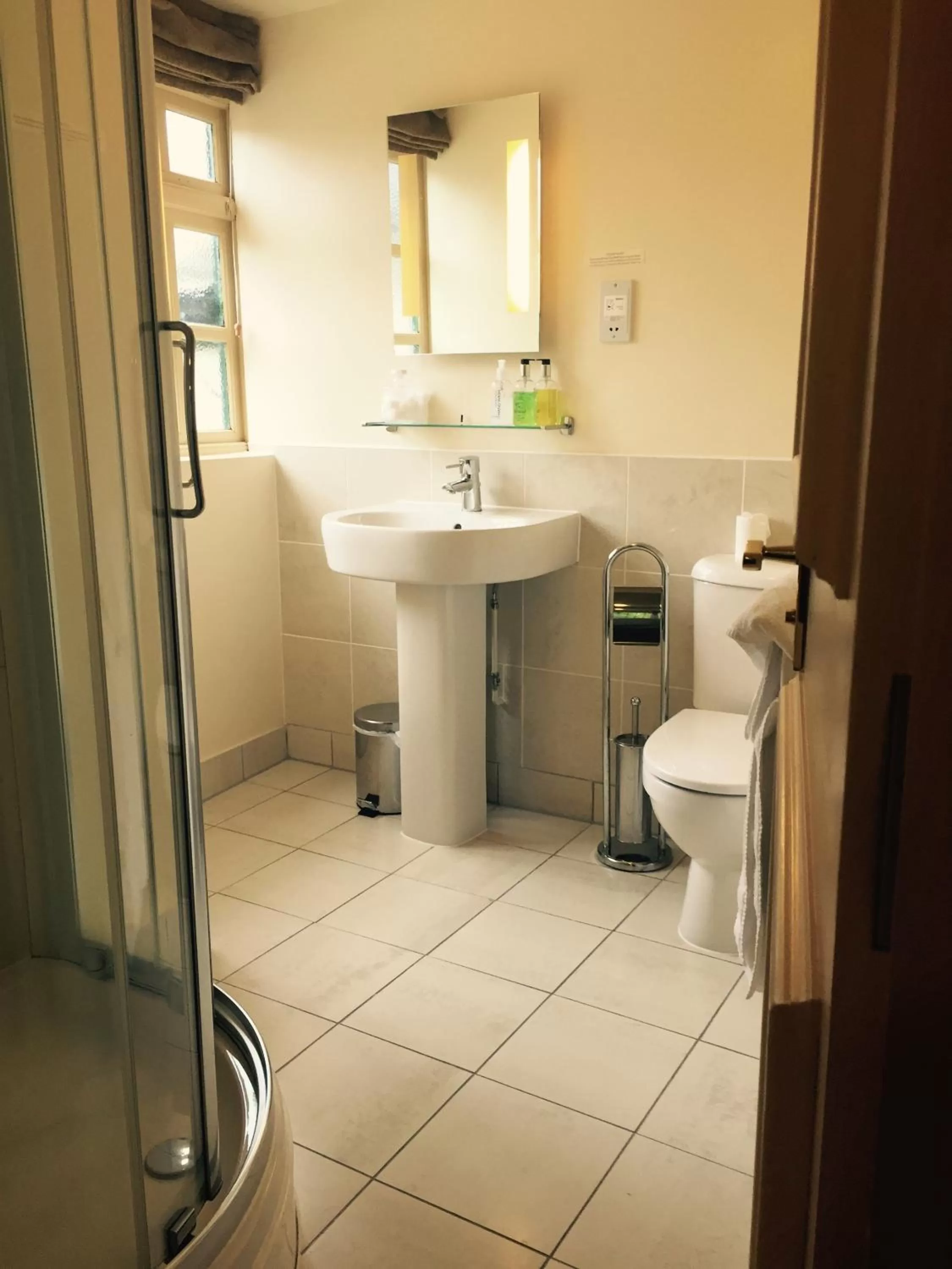 Twin Room - single occupancy in The Waterman's Arms