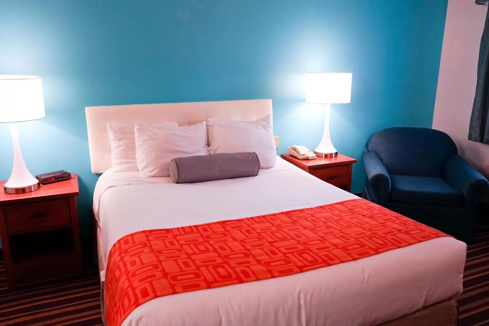 Queen Room - Non-Smoking in Howard Johnson by Wyndham Salinas