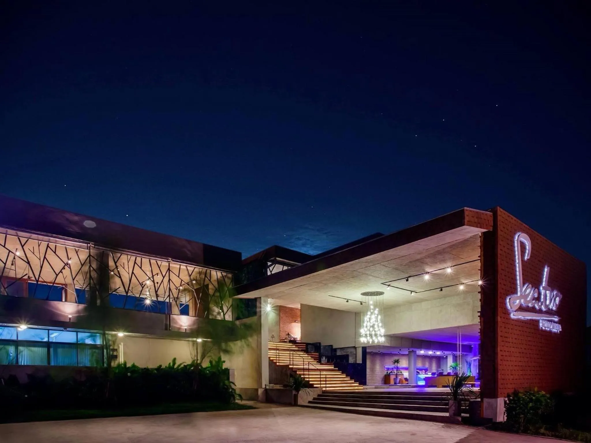 Sunday Sea Two Pool Villa Pattaya