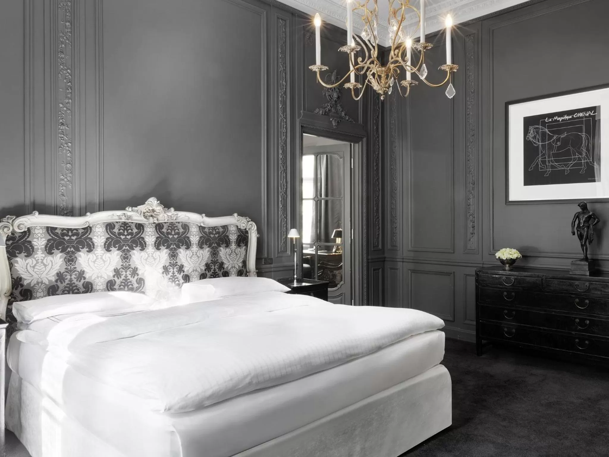 Executive Suite in Schlosshotel Berlin by Patrick Hellmann