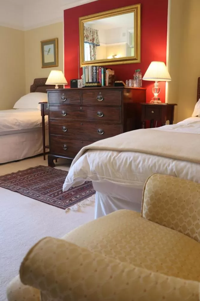 Twin Room with Shower in Stoneborough House B&B