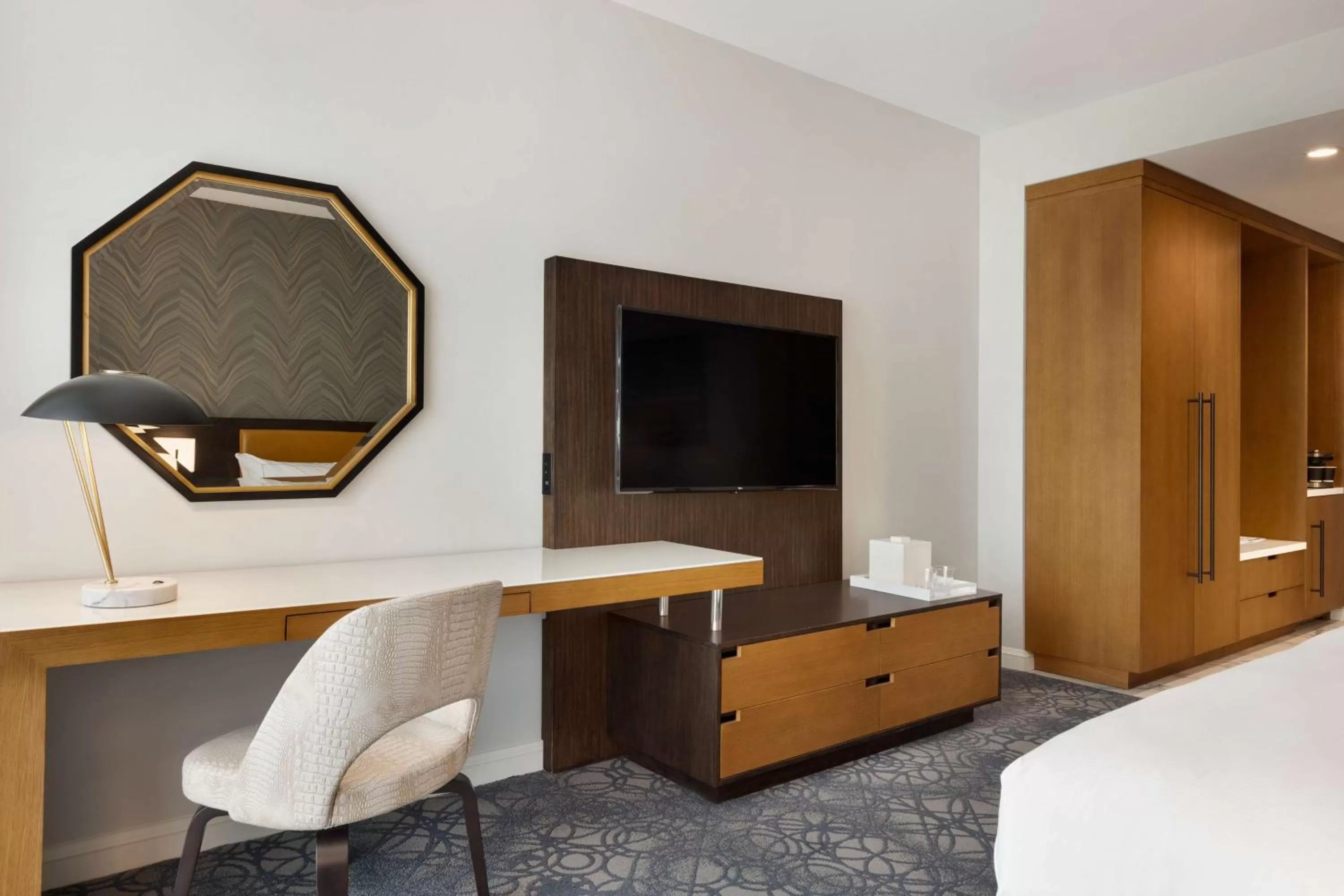 Executive King Room - Hearing Accessible in Hilton Alpharetta Atlanta