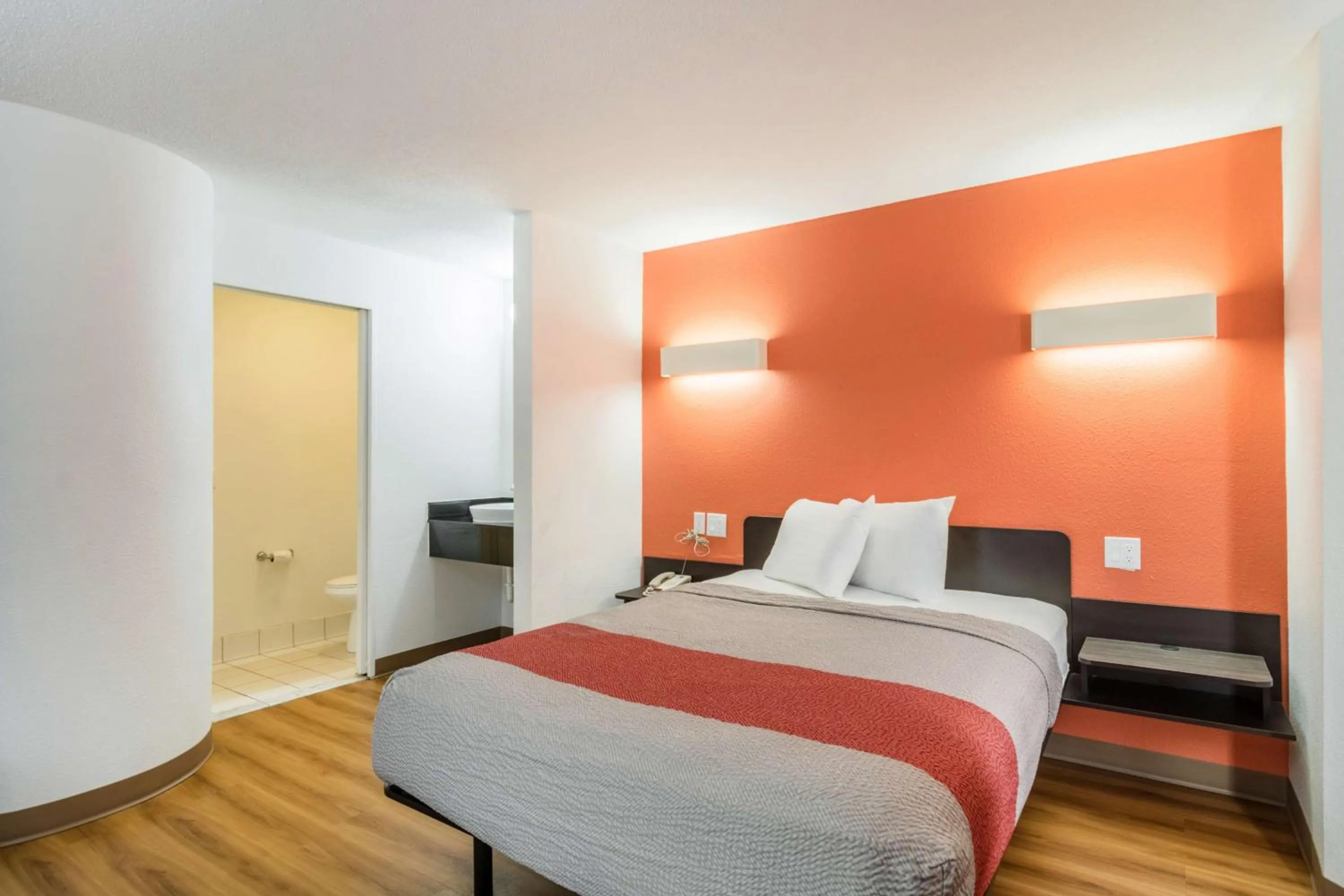 Queen Room - Disability Access in Motel 6-Harvey, IL