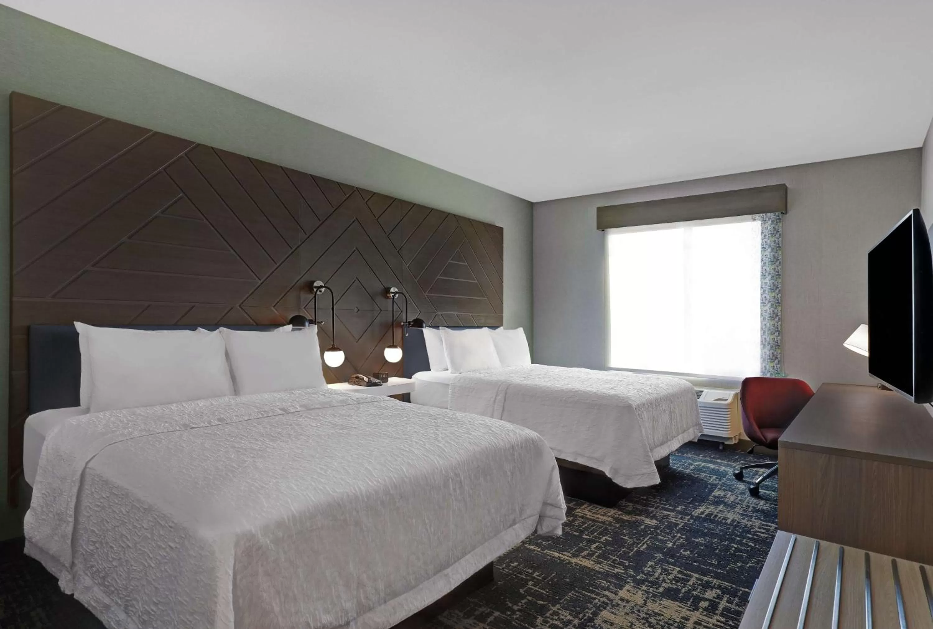 Queen Room with Two Queen Beds - Non-Smoking in Hampton Inn Patterson, Ca