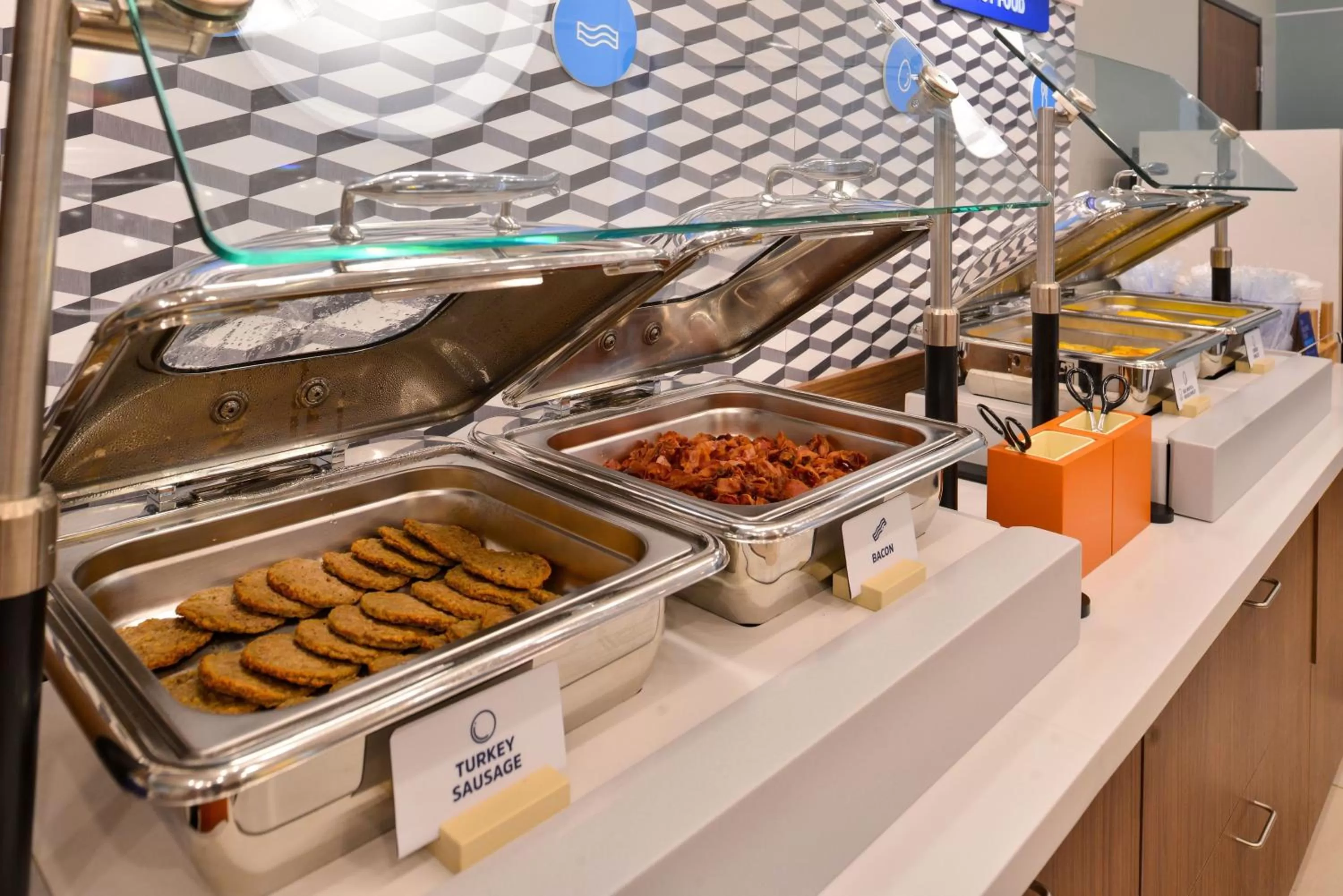 Breakfast in Holiday Inn Express & Suites Salem North - Keizer by IHG