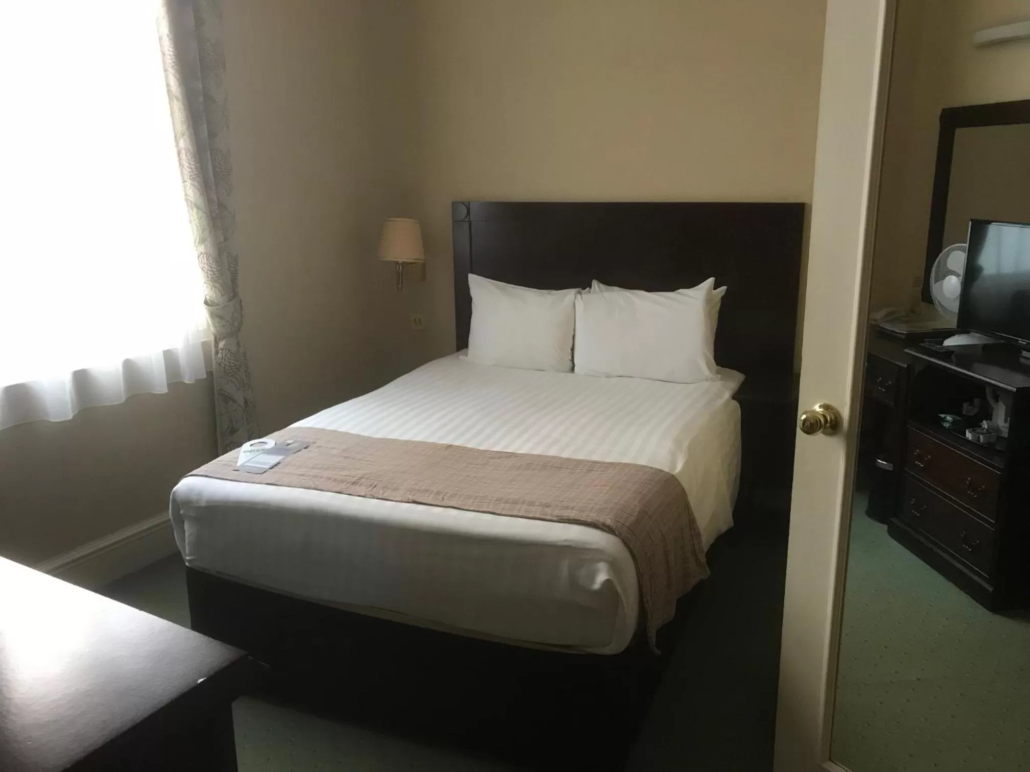 Single Room in The Worcester Whitehouse Hotel