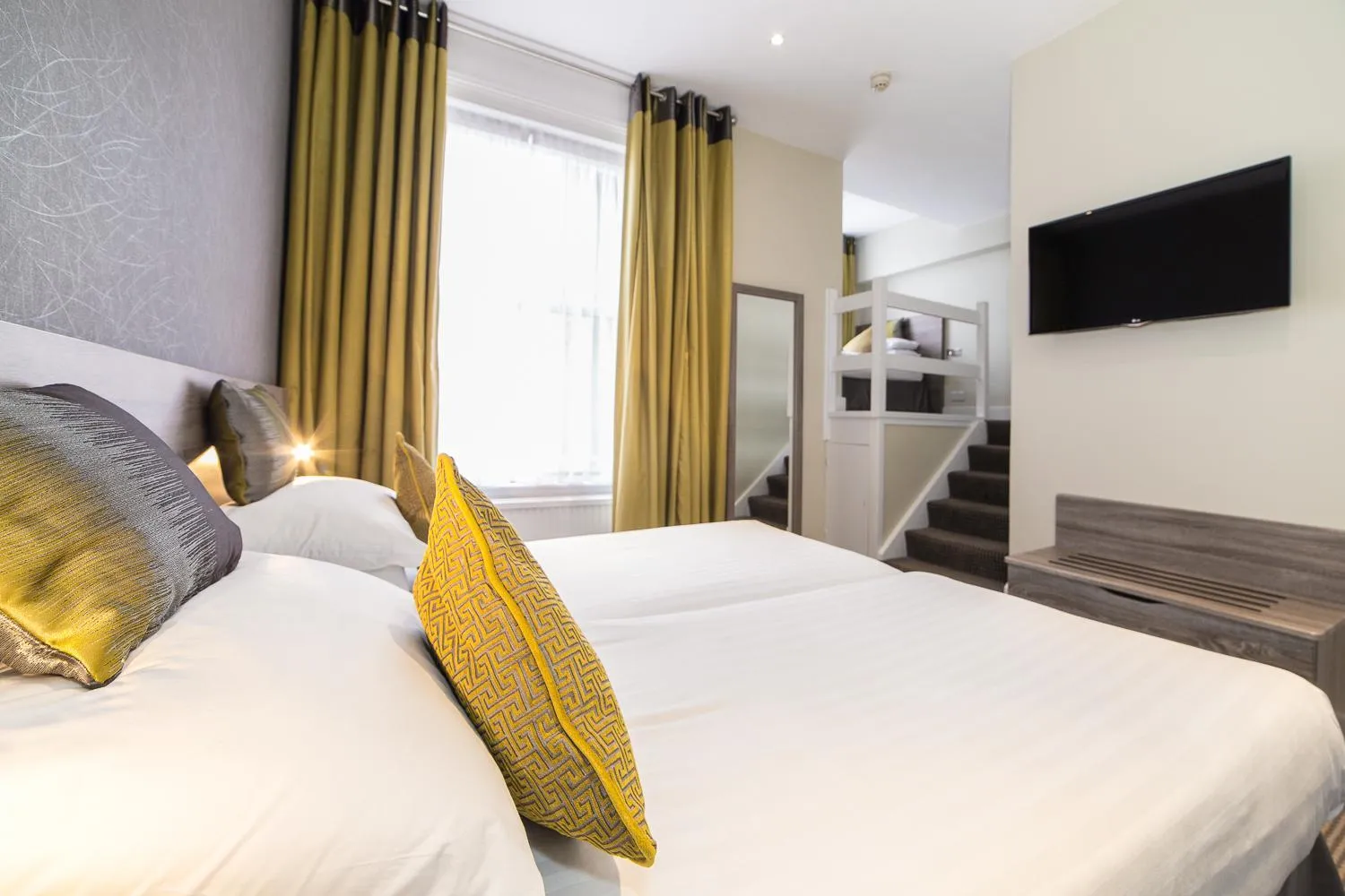 Triple Room in Phoenix Hotel