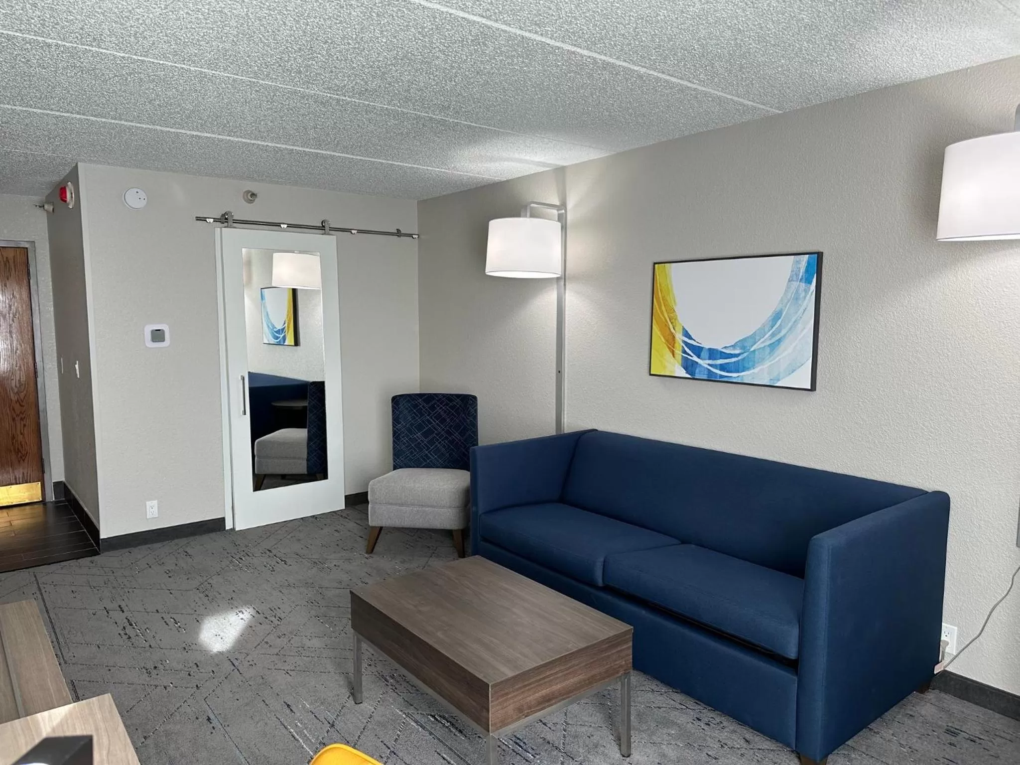 King Suite with Communications and Mobility Accessible Tub in Eden Prairie Hotel