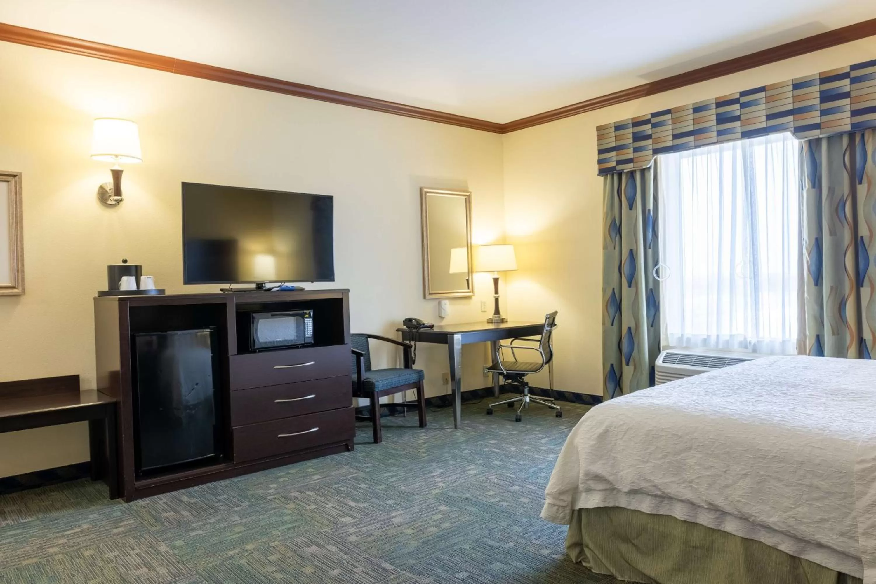 Queen Room with Two Queen Beds - Hearing Access/Non-Smoking in Hampton Inn Alice