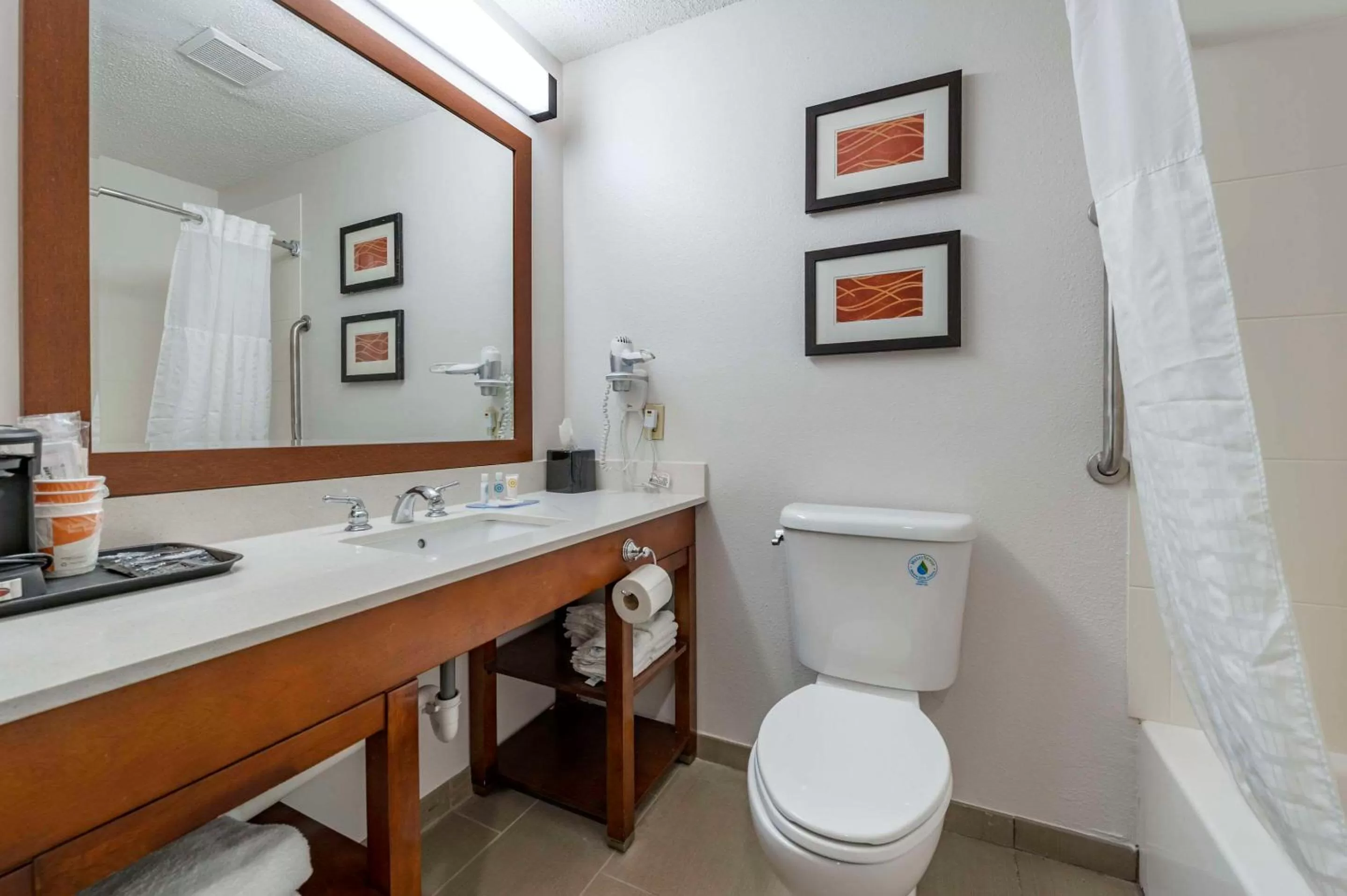 Bedroom in Comfort Inn Plainfield - Indianapolis Airport