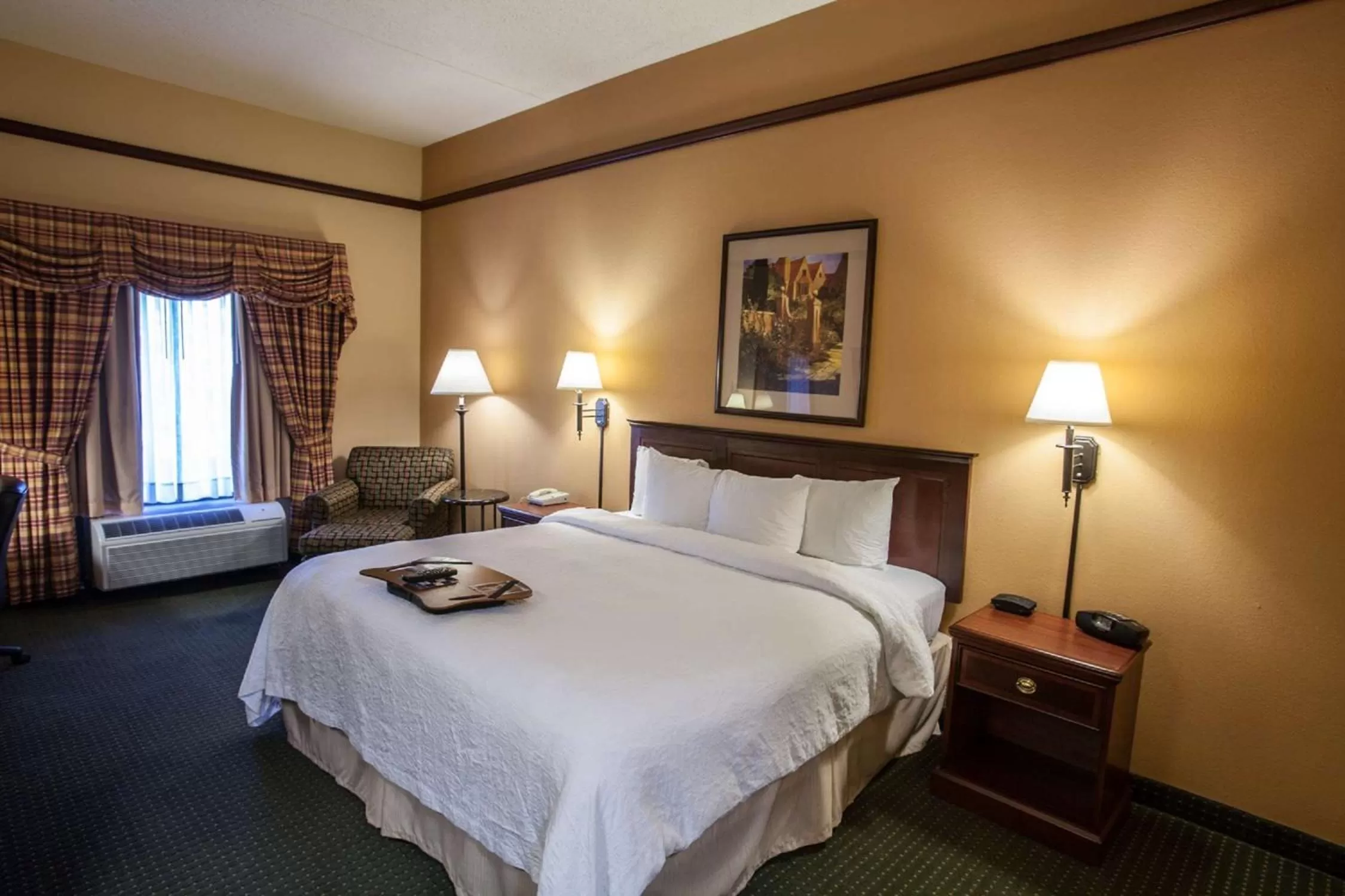 King Room with Accessible Tub - Mobility and Hearing Access/Non-Smoking in Hampton Inn & Suites Stillwater