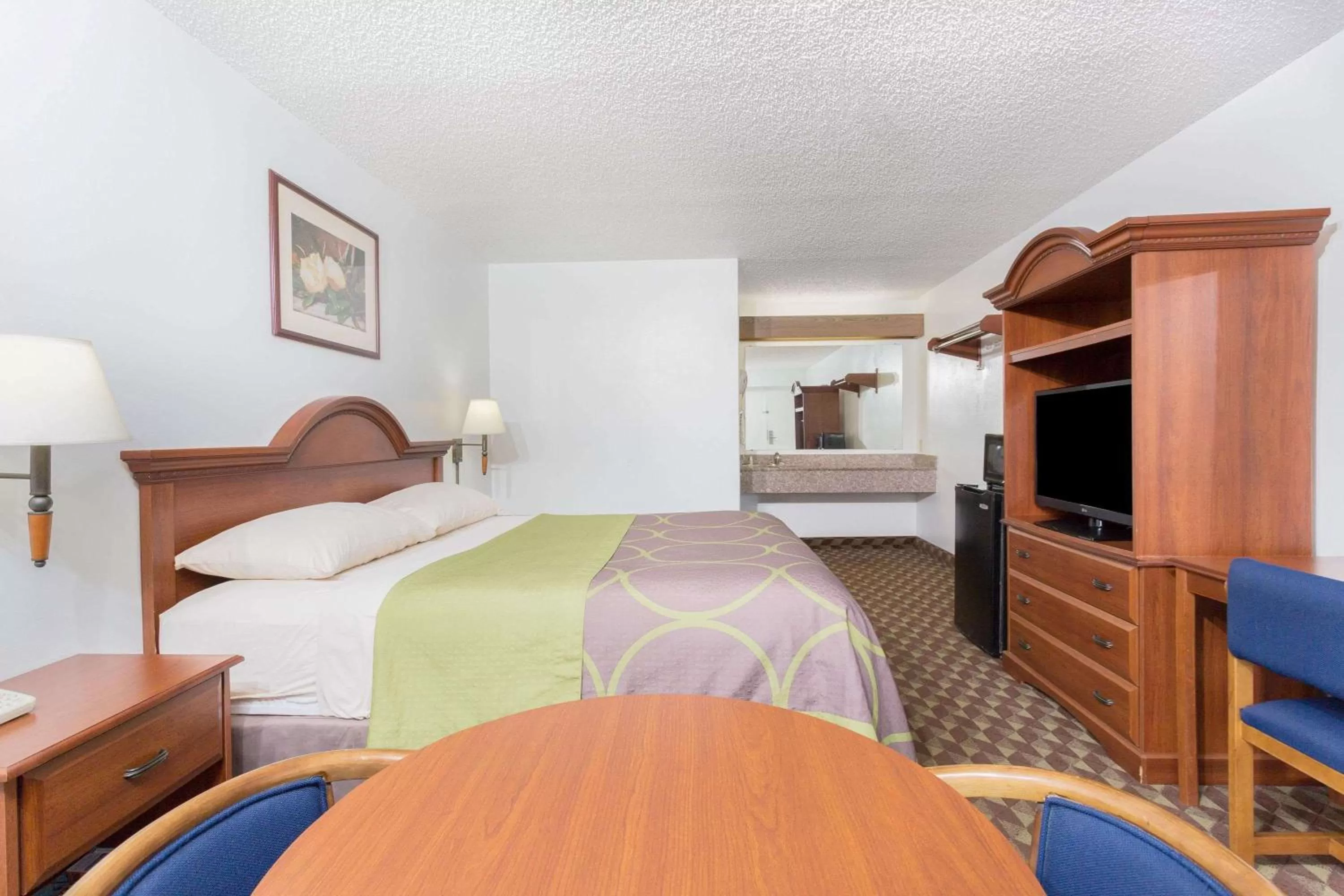 Queen Room with Roll-In Shower - Mobility/Hearing Accessible - Non-Smoking in Super 8 by Wyndham Riviera Beach West Palm Beach