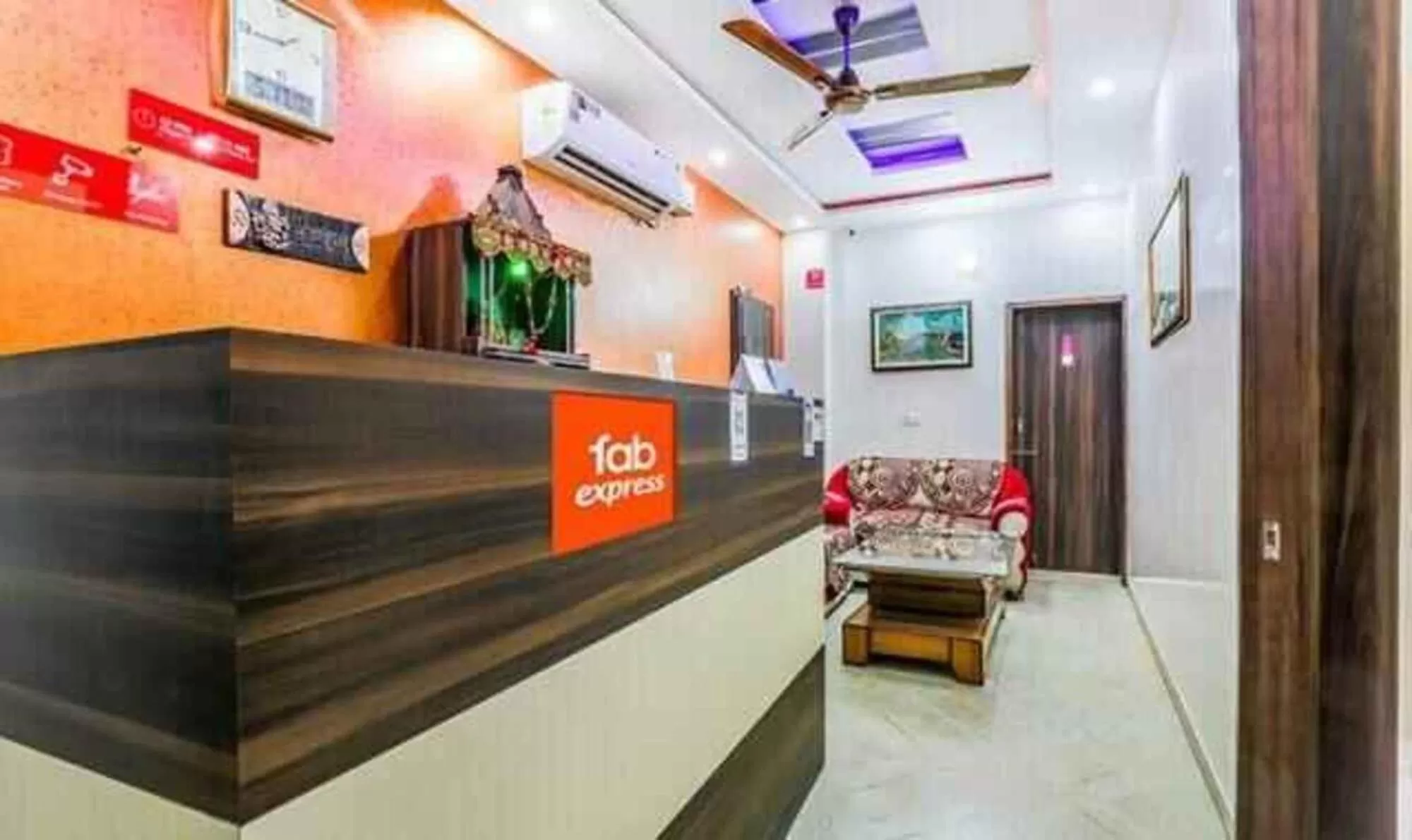 Lobby or reception, Lobby/Reception in FabExpress Mayank Palace