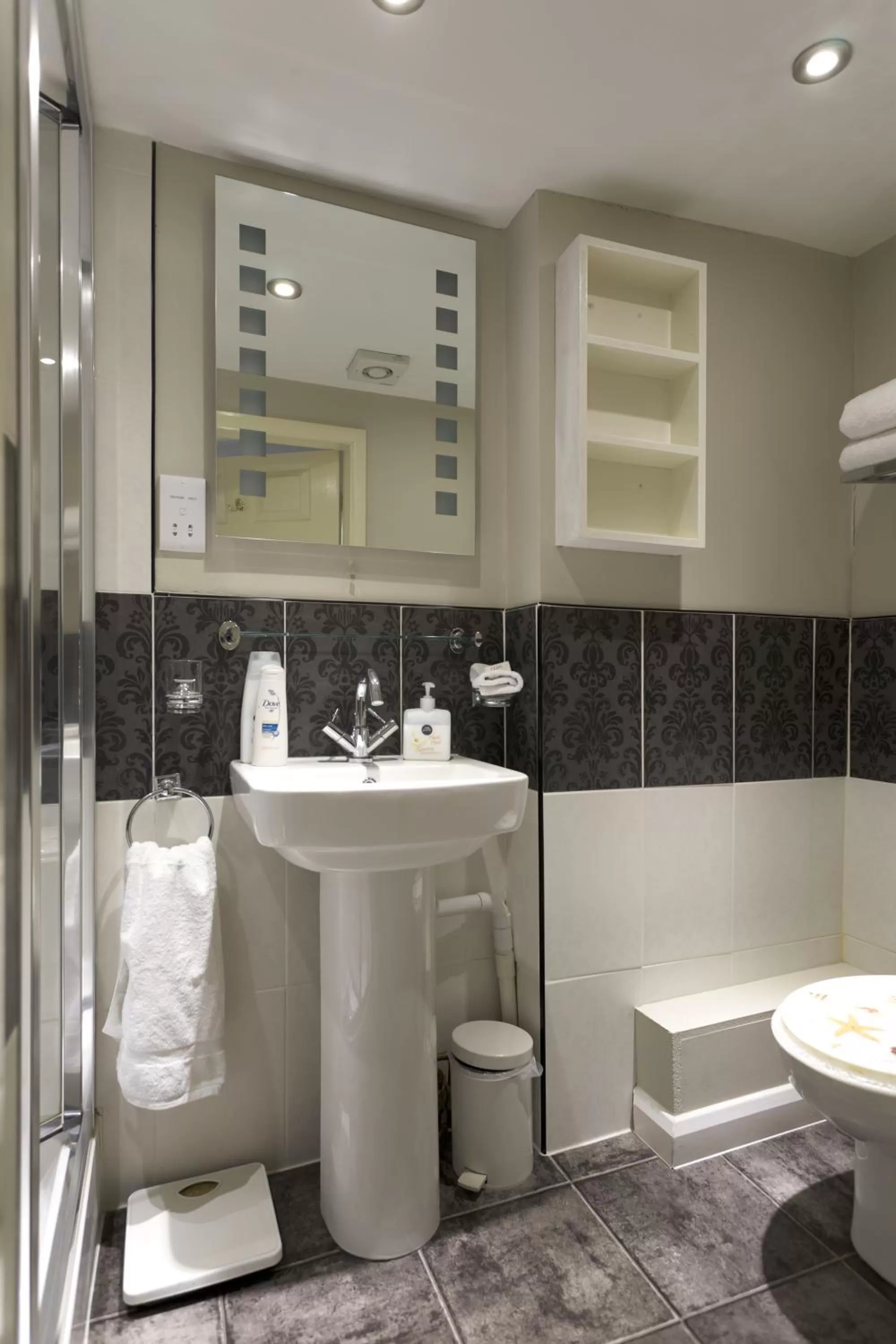 Standard Double Room in Number14brighton