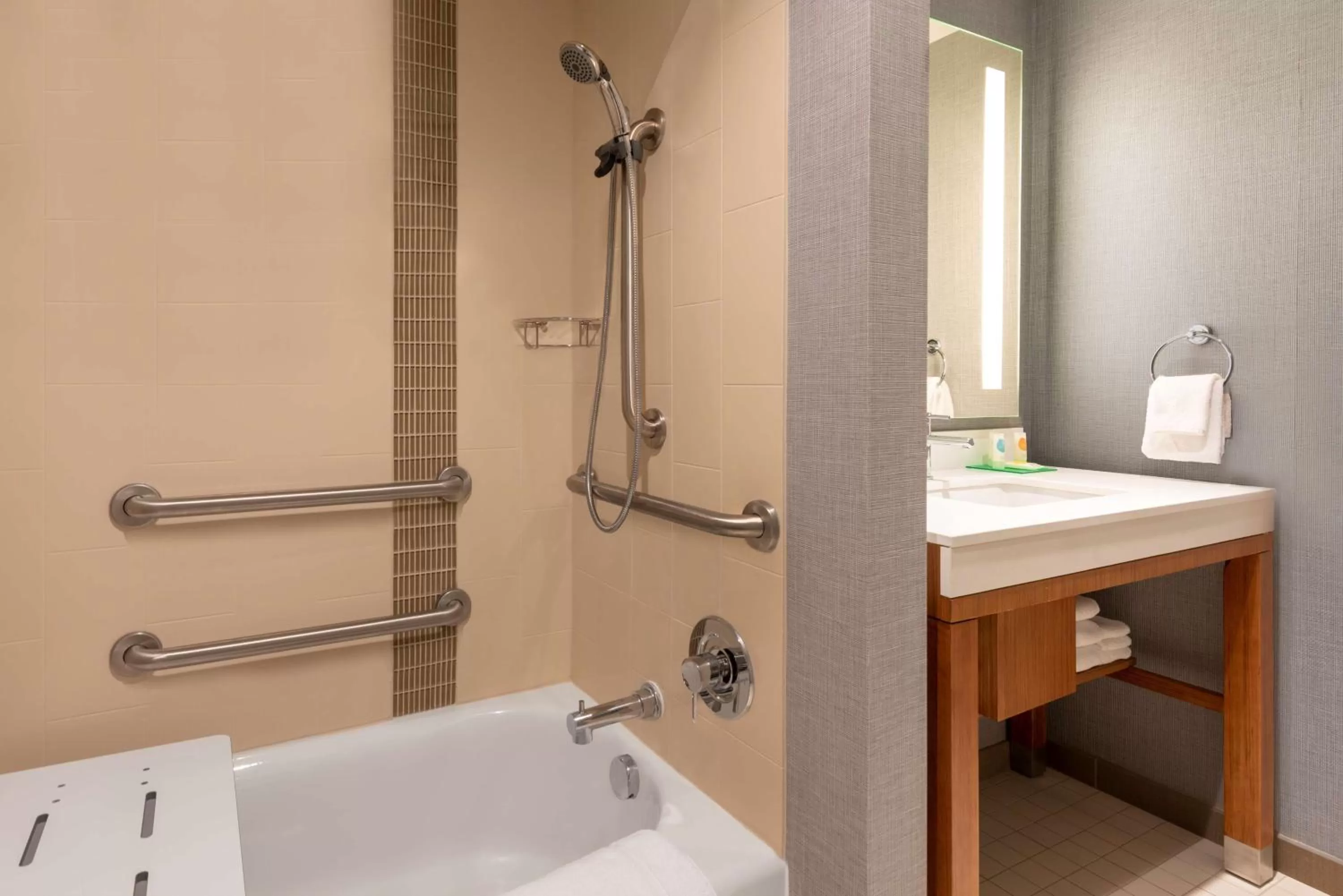 Queen Room with Two Queen Beds and Accessible Tub - Disability Access in Hyatt Place Detroit/Royal Oak