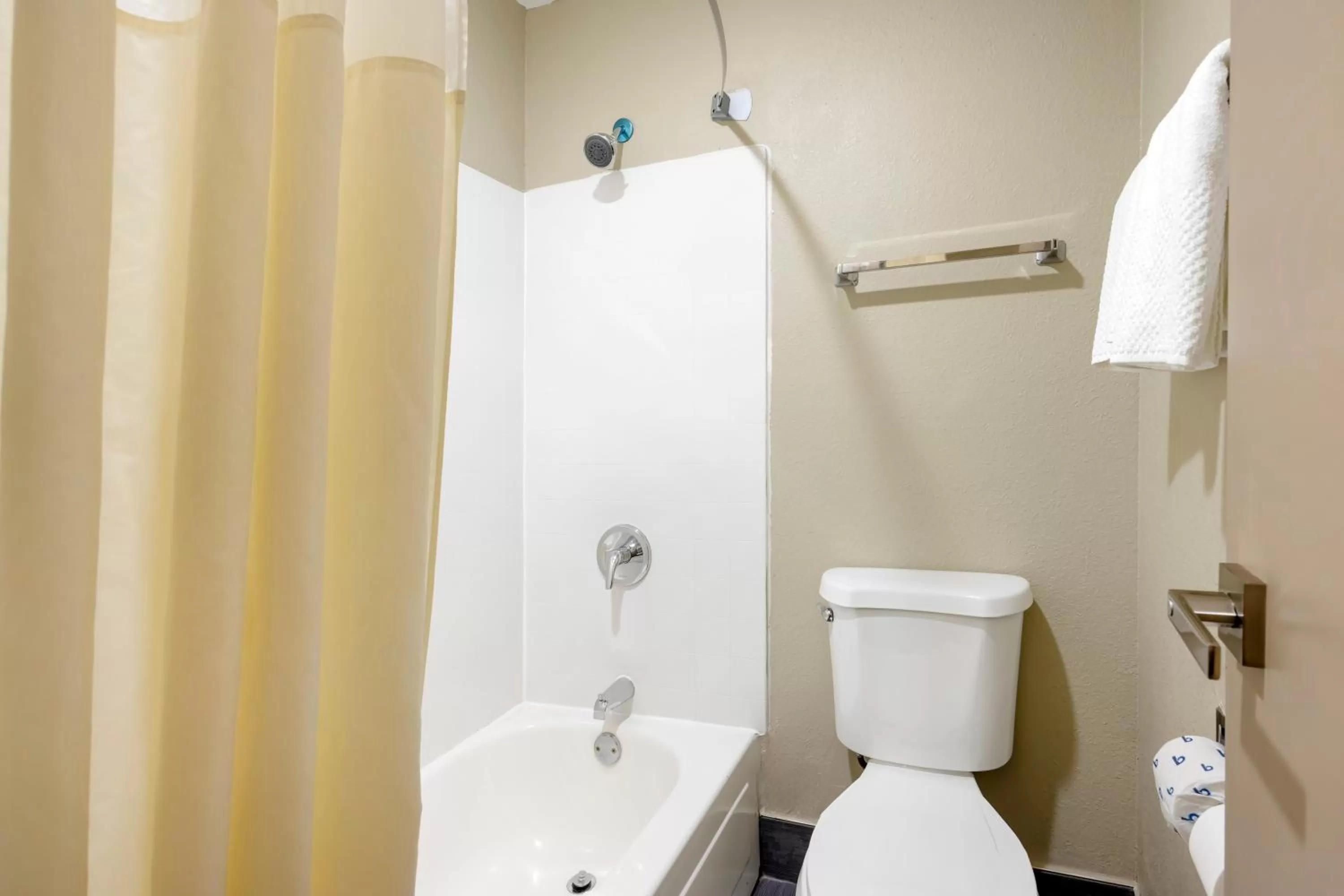 Connecting King Room - Non-Smoking in Quality Inn Jackson