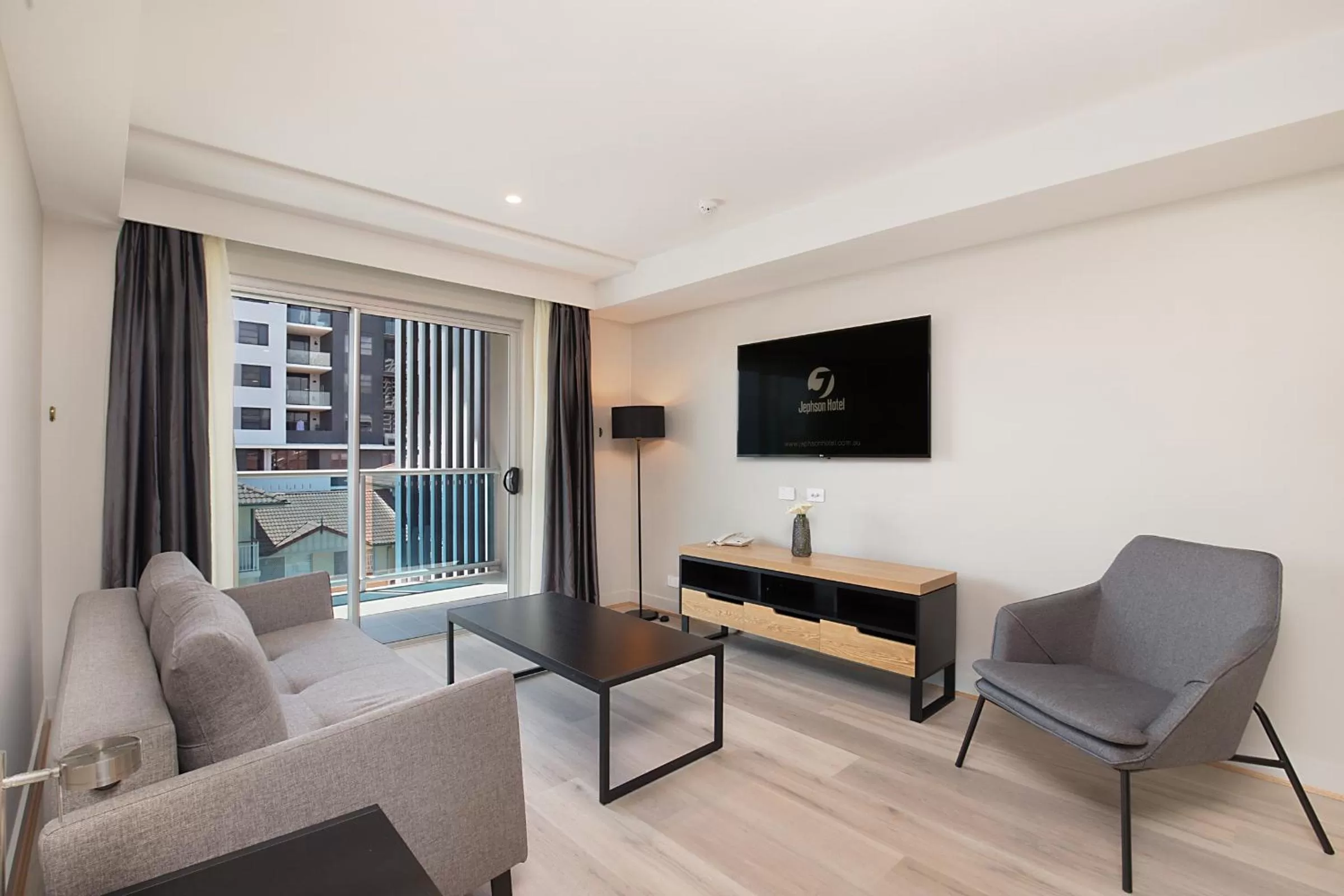 Two-Bedroom Apartment in Jephson Hotel & Apartments