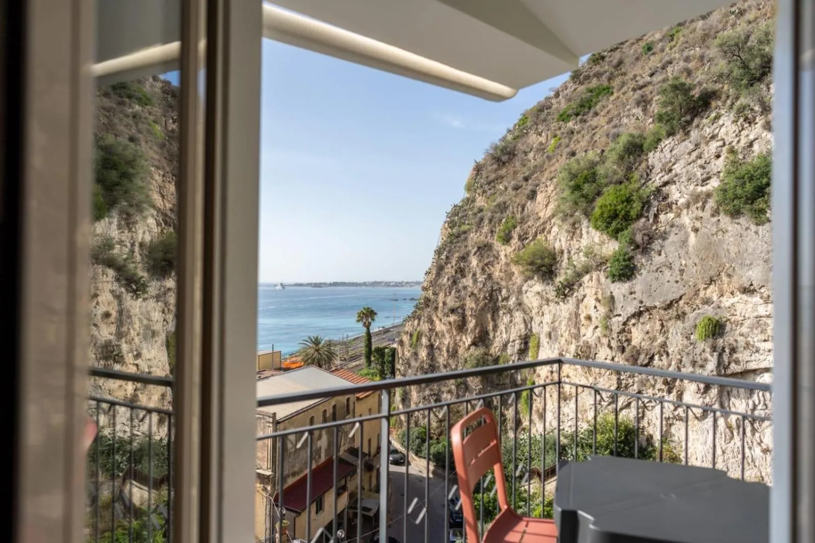 Twin Room with Sea View in Hotel Corallo