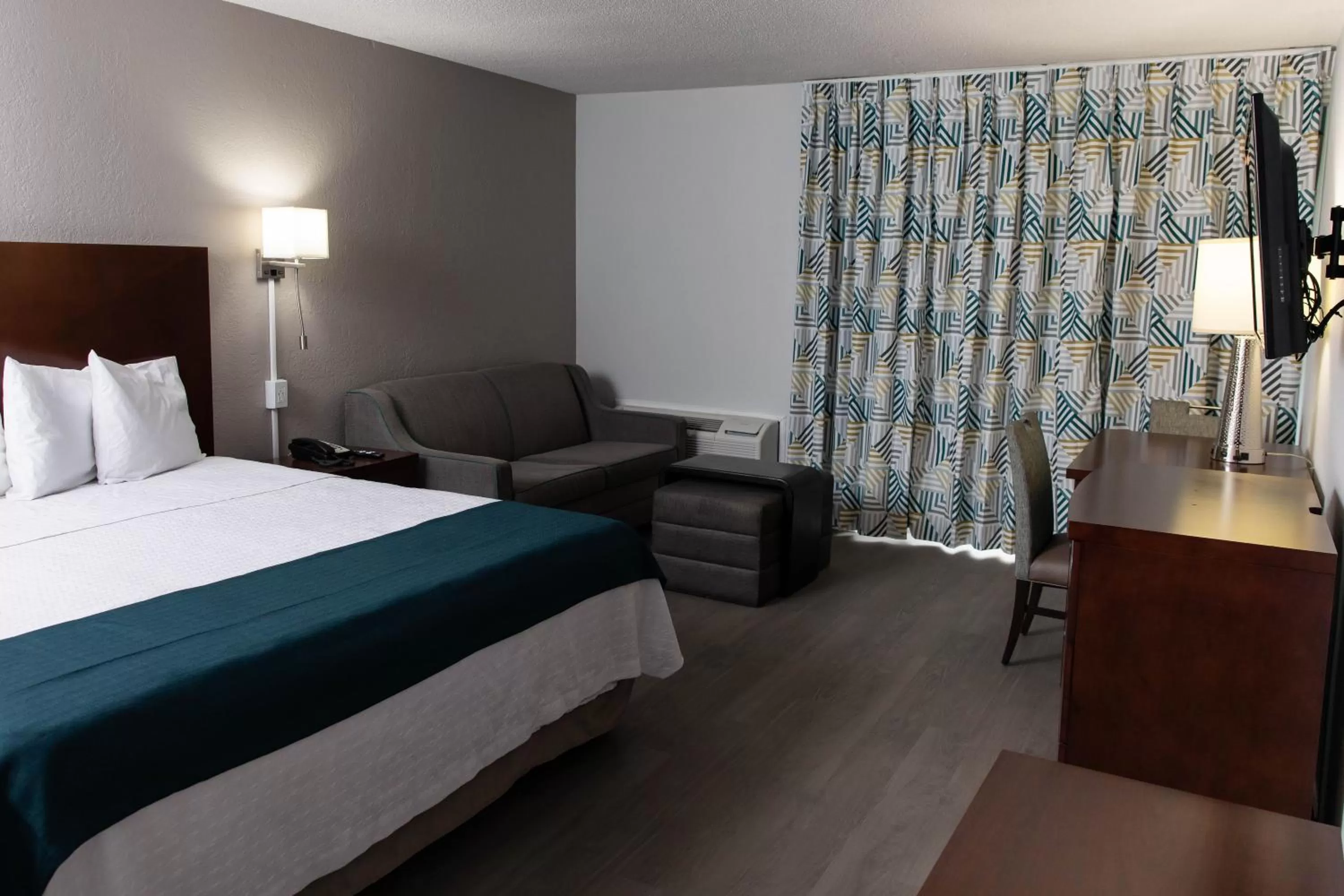 Deluxe Quadruple Room - Non-Smoking in Studio 6 Ocala, FL