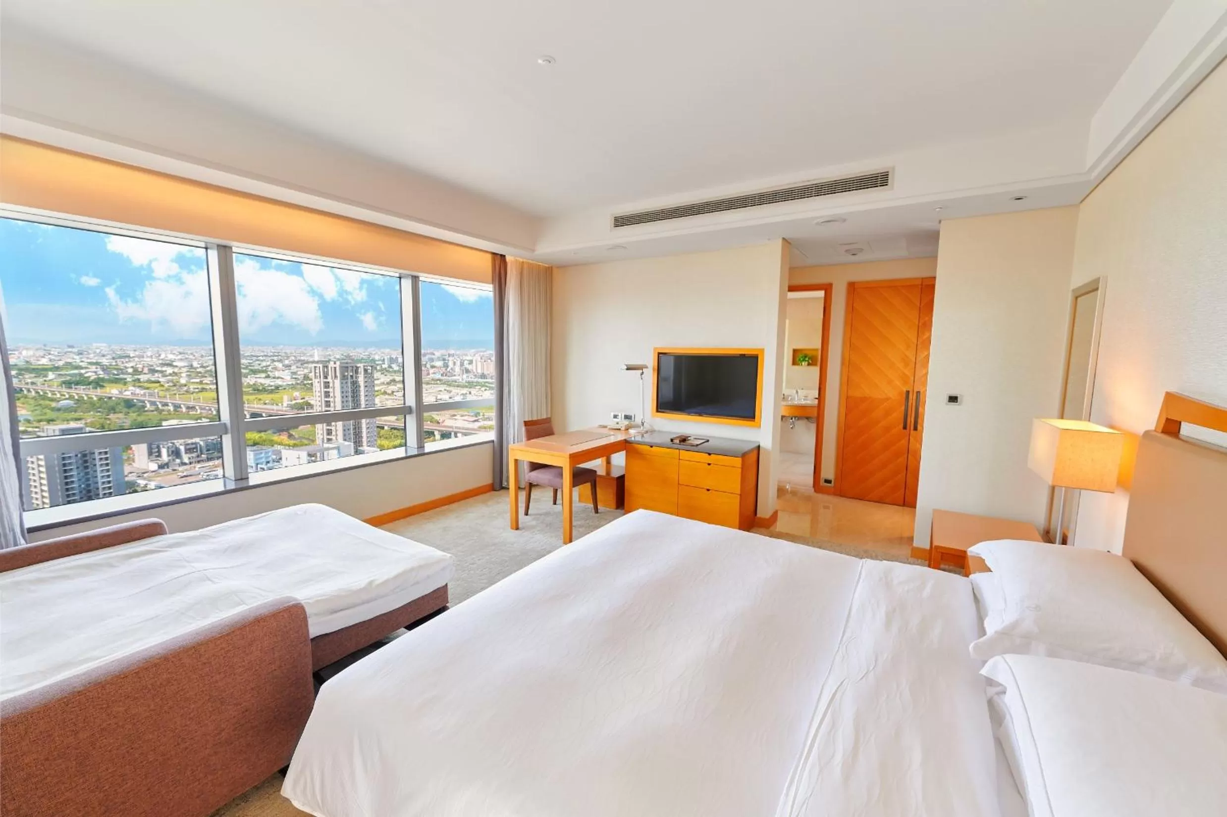 Family Room with City View  in Windsor Hotel Taichung