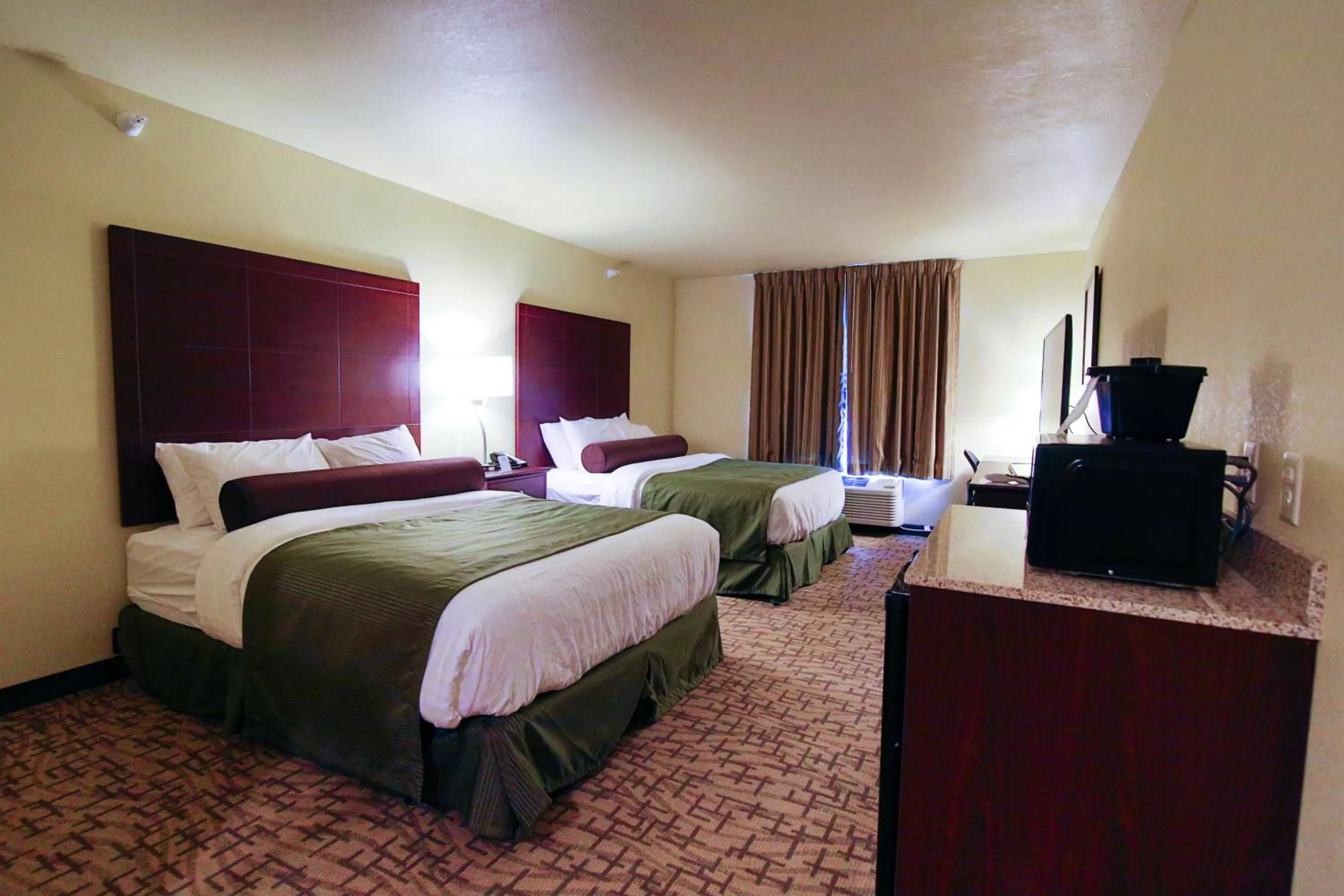 Queen Room - Disability Access in Cobblestone Hotel & Suites - Devils Lake