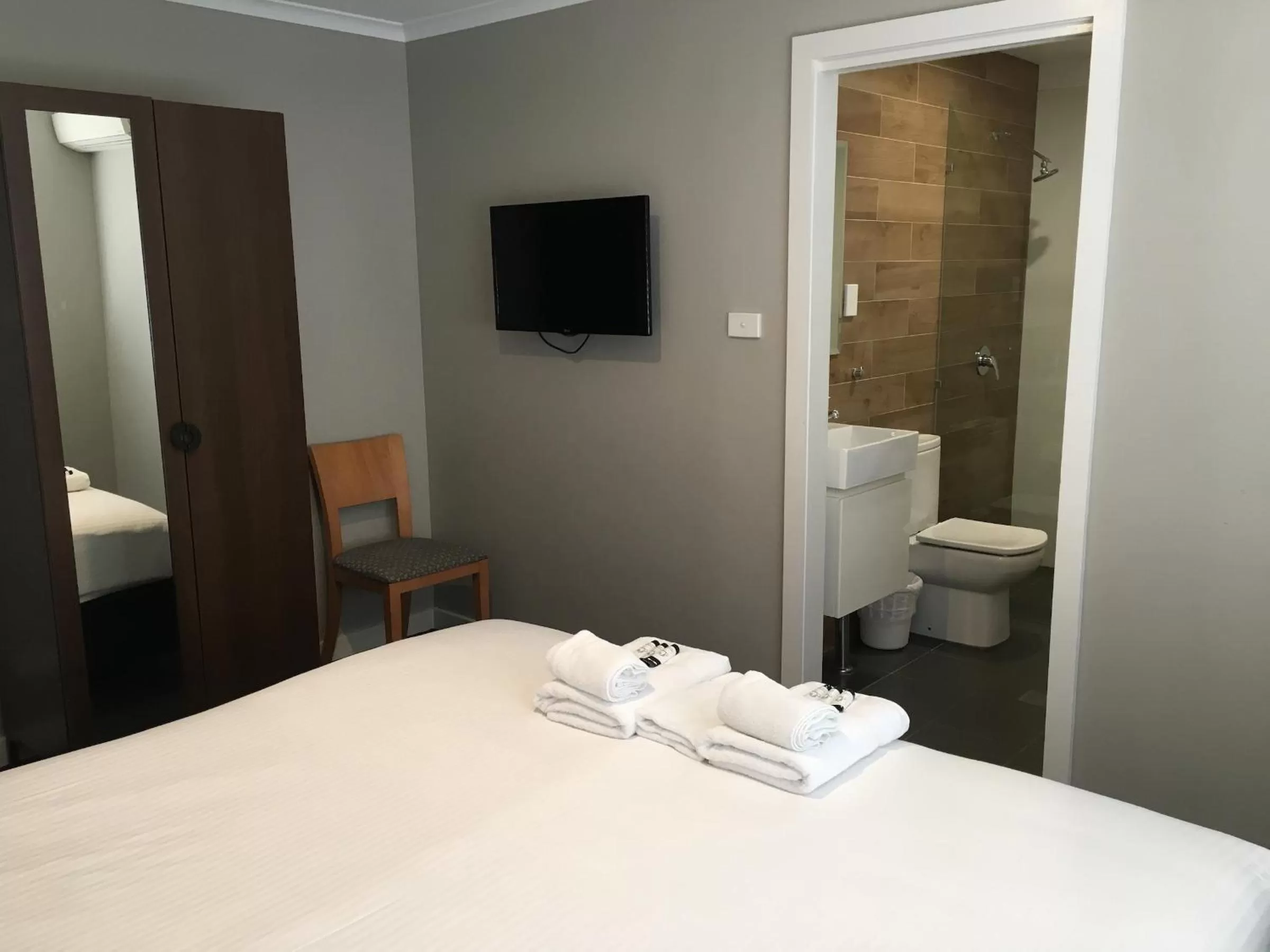 King Room with En Suite Bathroom in The Premier Hotel Broadmeadow
