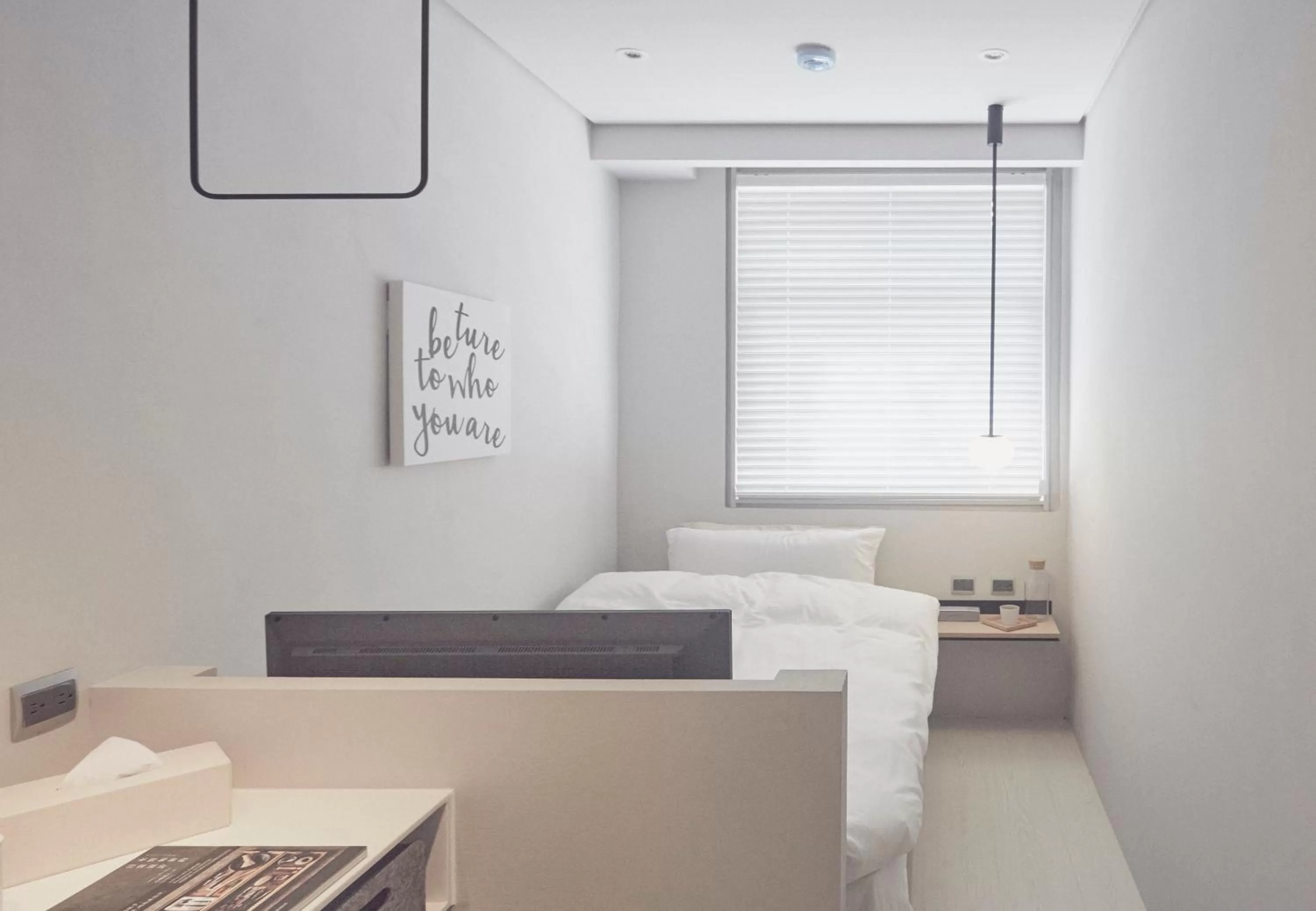 Single Room with Private Bathroom in The Door Inn