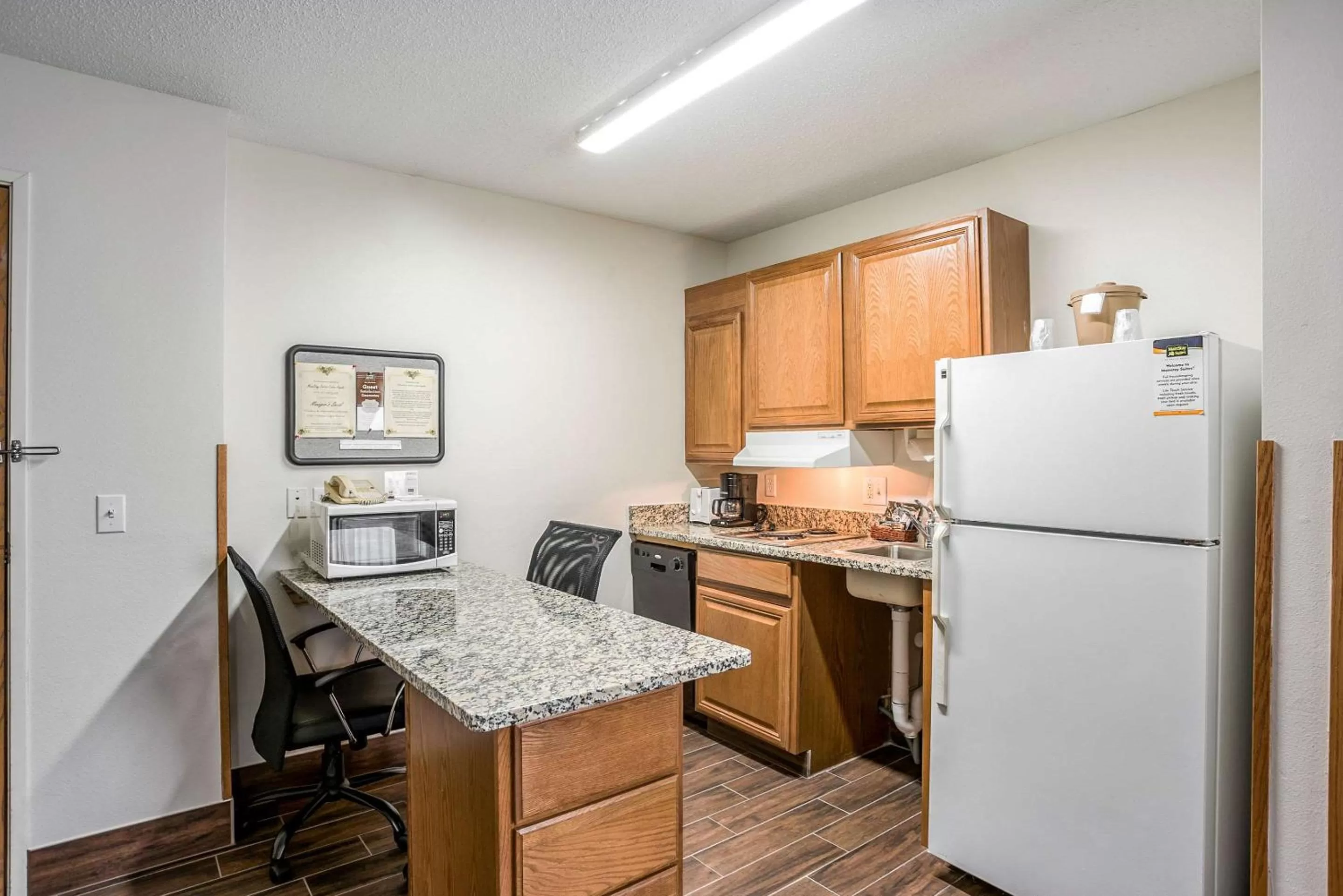 One-Bedroom Queen Suite - Non-Smoking in MainStay Suites Cedar Rapids North - Marion