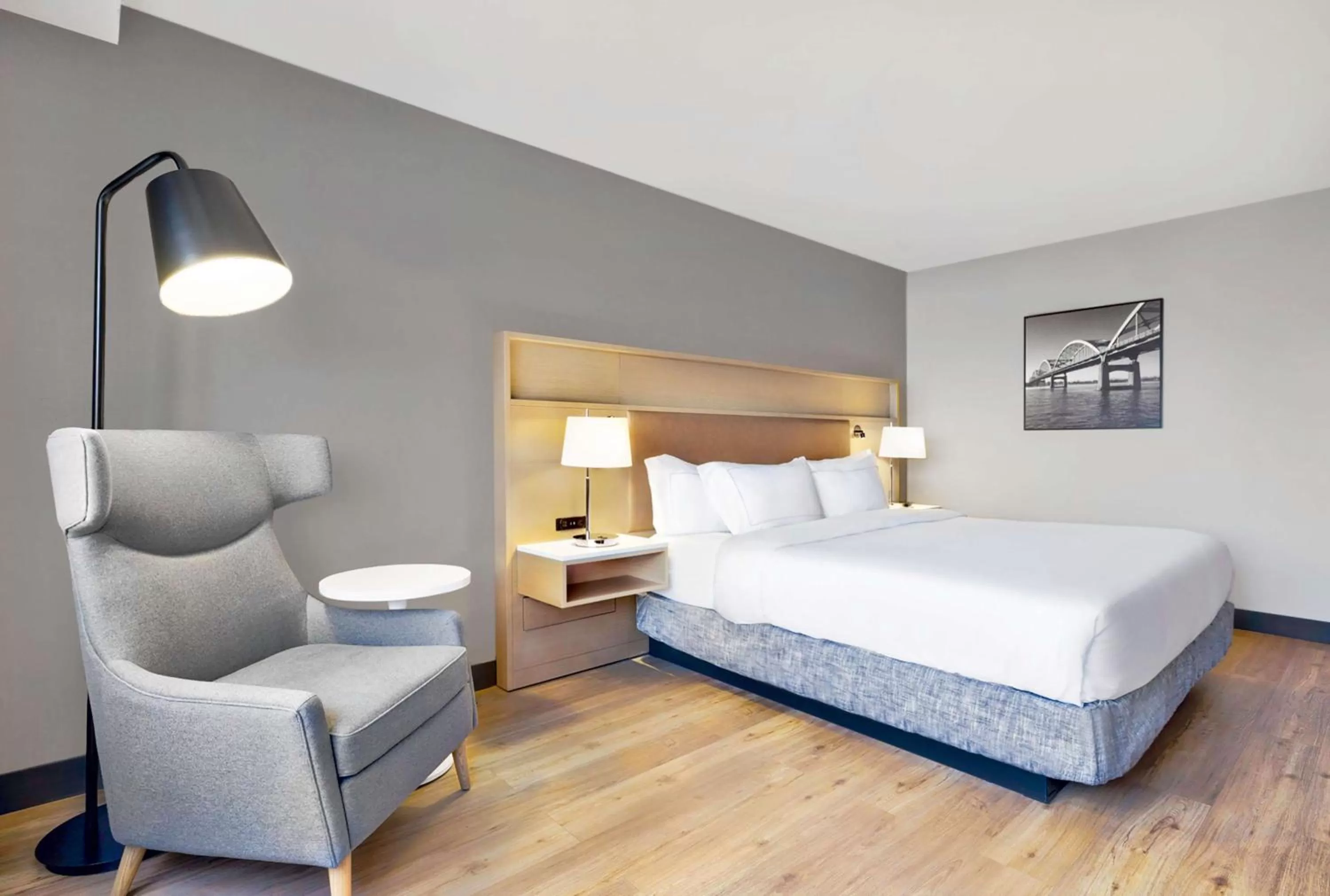 King Room with Partial View in DoubleTree by Hilton Davenport