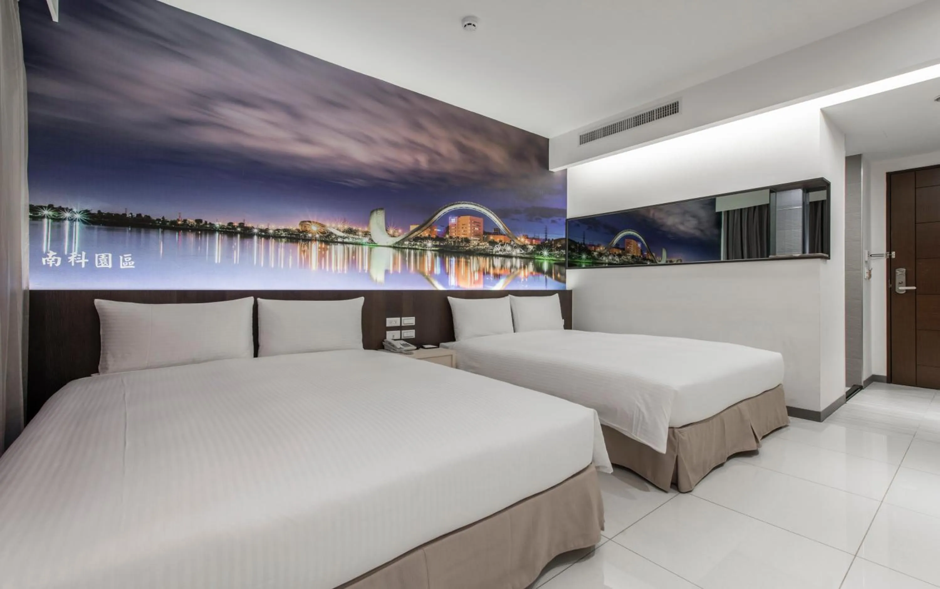 Warm Family Room in Larchotel