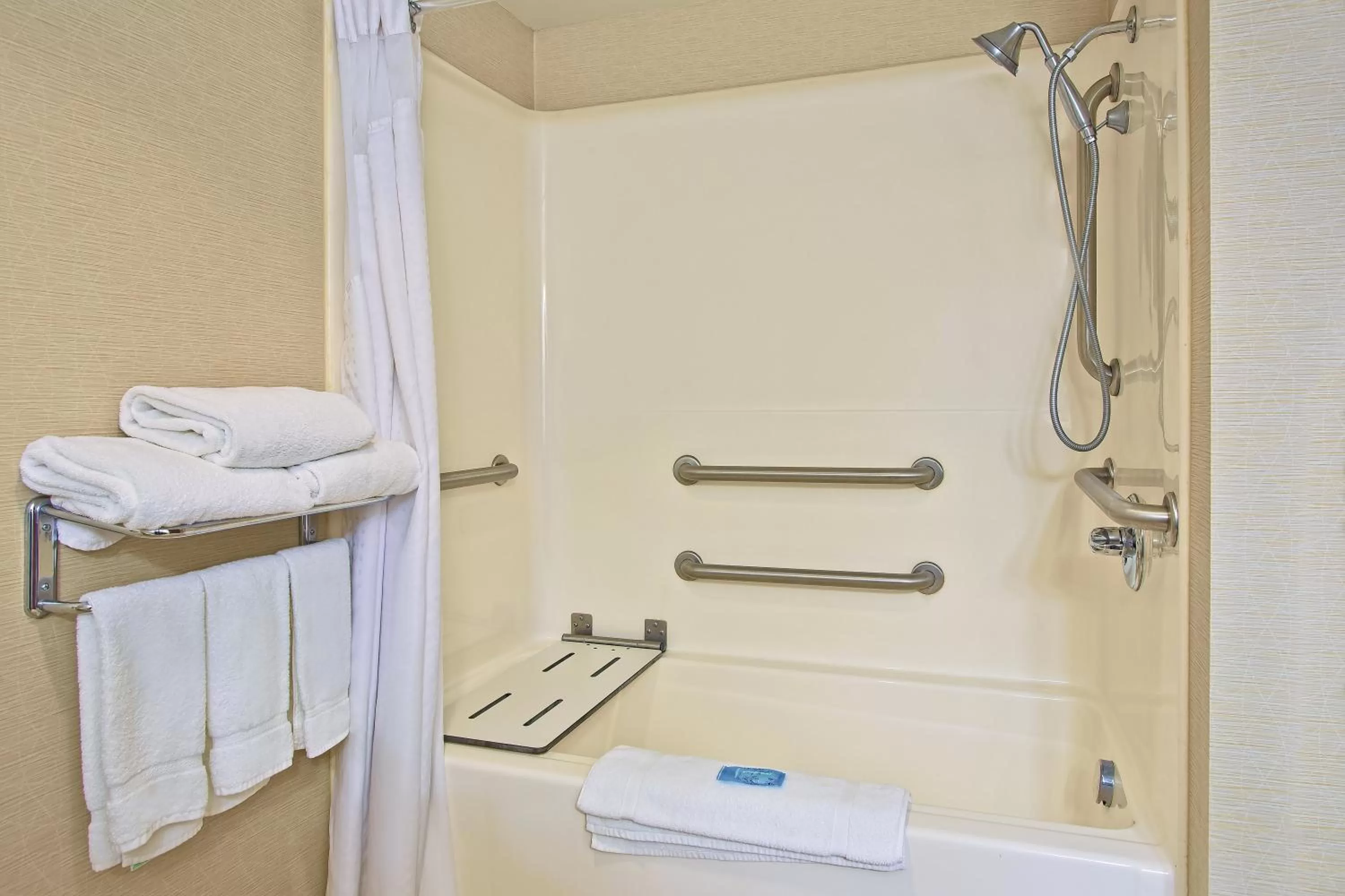 King Room - Mobility Access/Hearing Accessible in Holiday Inn Express and Suites Pittsburgh West Mifflin by IHG