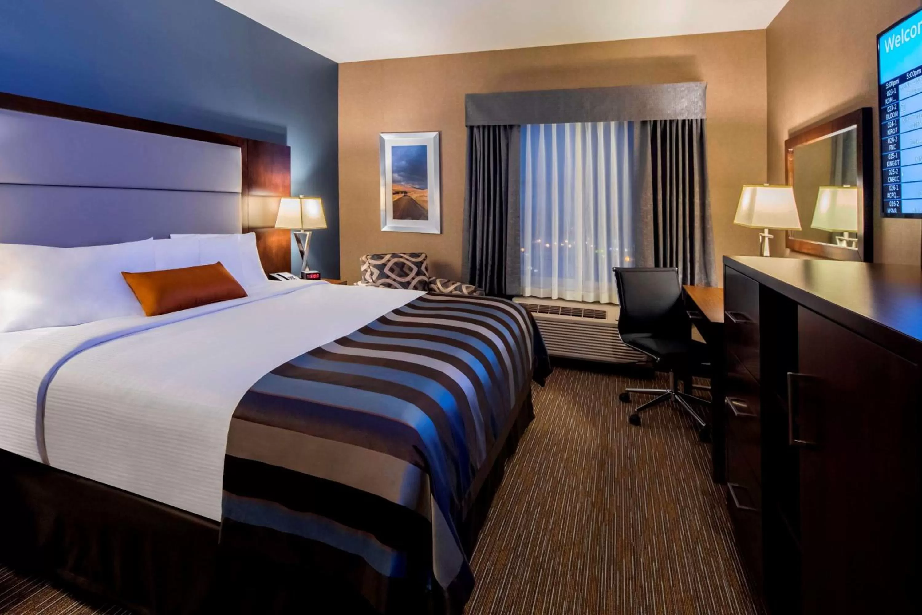 Photo of the whole room, Bed in Wingate by Wyndham Kamloops