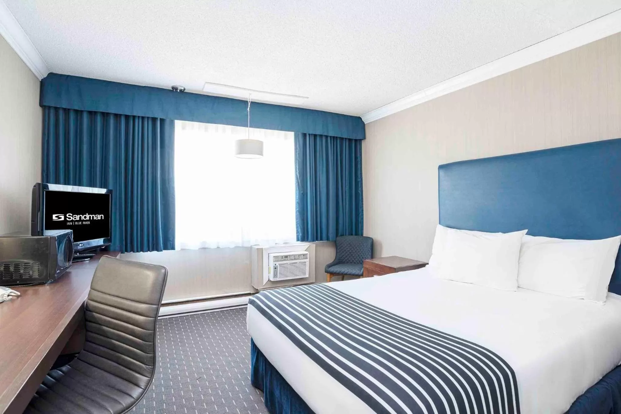 Standard Room, 1 Queen Bed in Sandman Inn Blue River