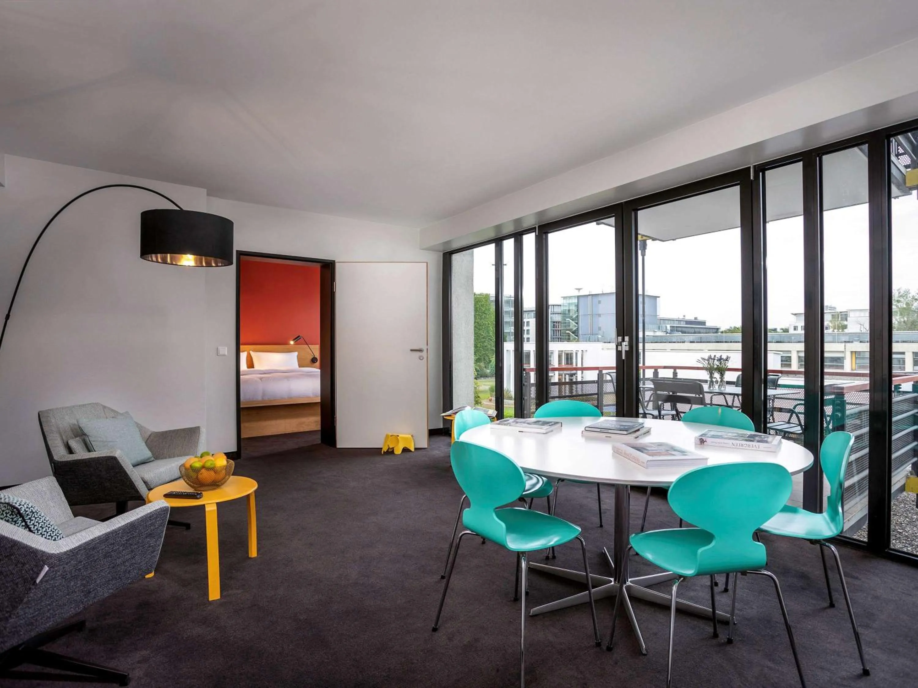 Queen Suite with Sofa in The Hotel Darmstadt