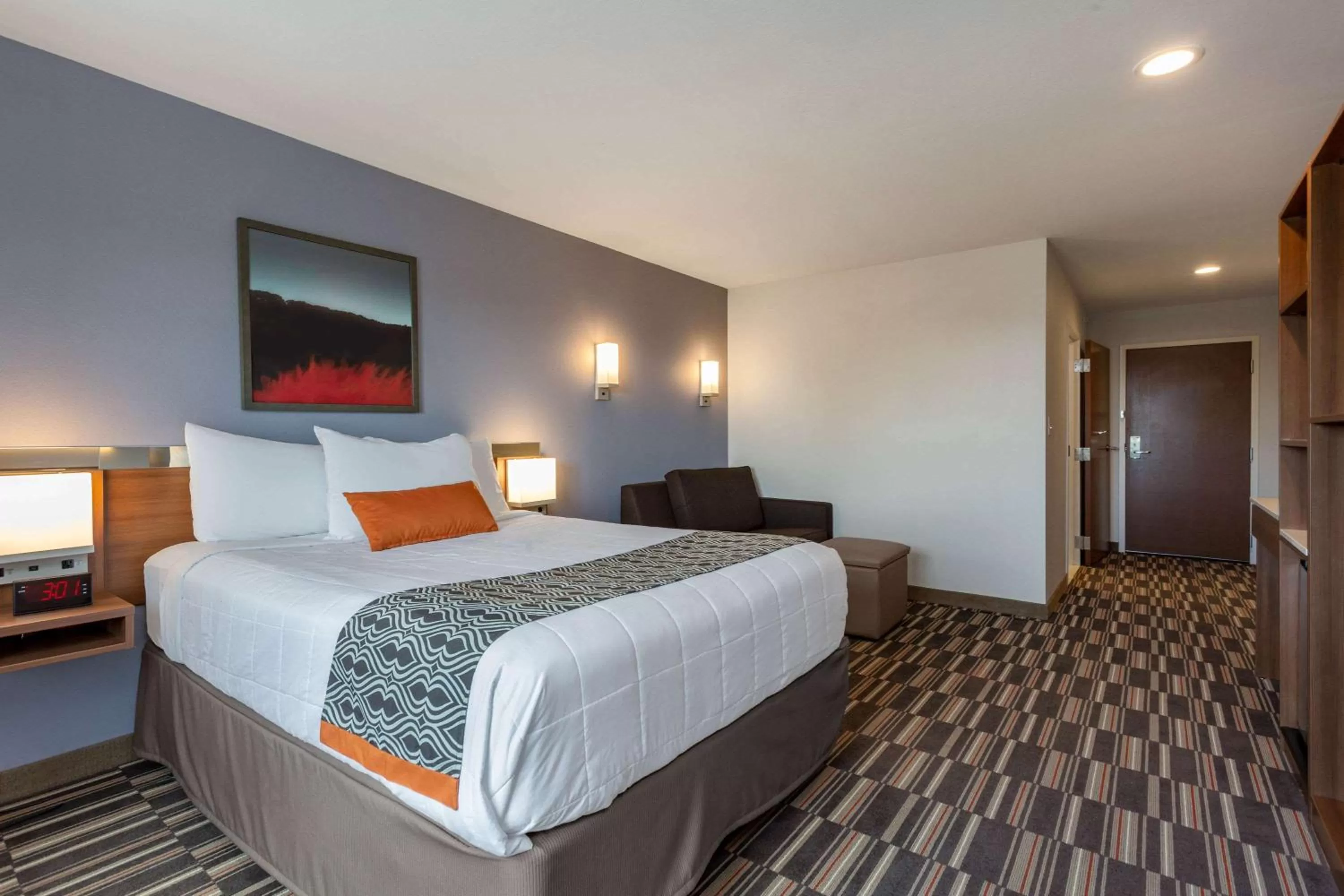 Queen Studio Suite with Mobility Access and Tub with Grab Bar, Non-Smoking in Microtel Inn & Suites by Wyndham Niagara Falls