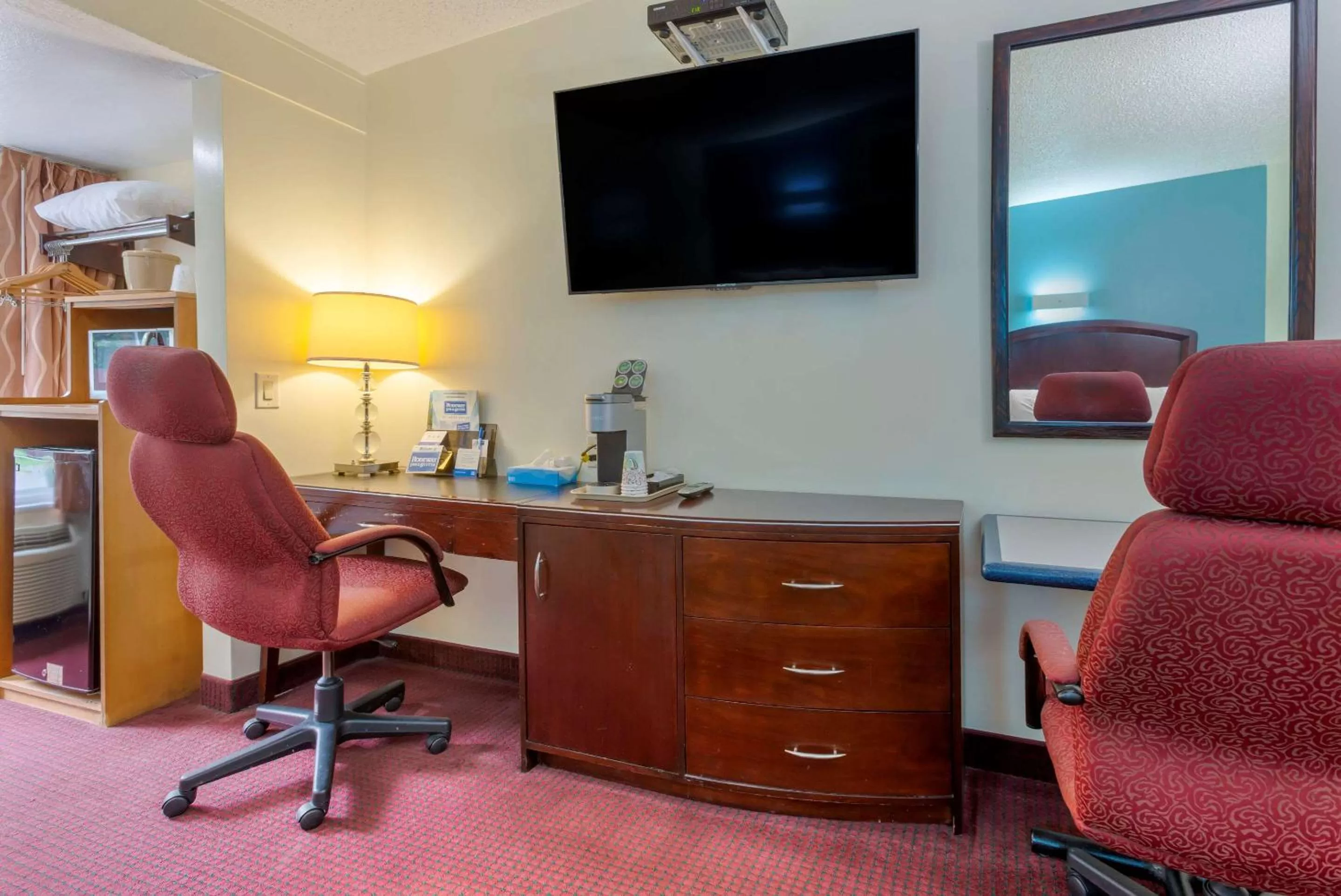 Standard Room with Two Double Beds - Non-Smoking in Rodeway Inn & Suites New Paltz - Hudson Valley