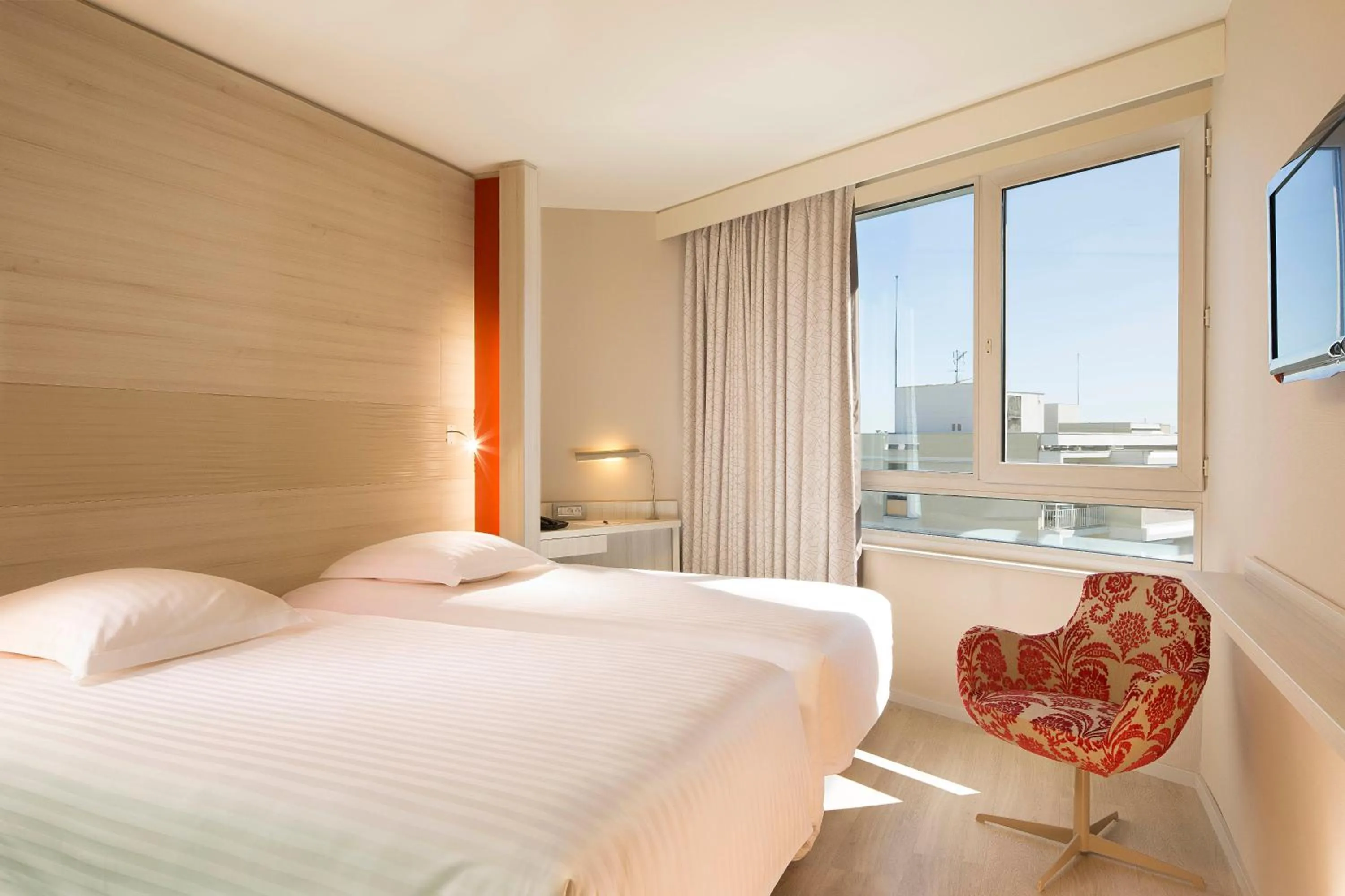 Standard Twin Room in Oceania Clermont Ferrand